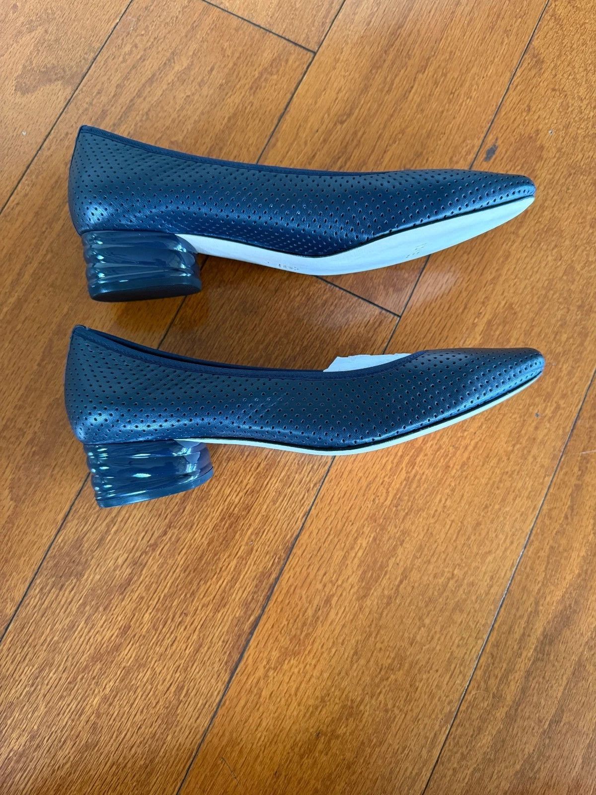VANELI VANELi Ardyce Navy Nappa Dress shoe with a unique heel shape Size US 7.5 / IT 37.5 - 6 Thumbnail