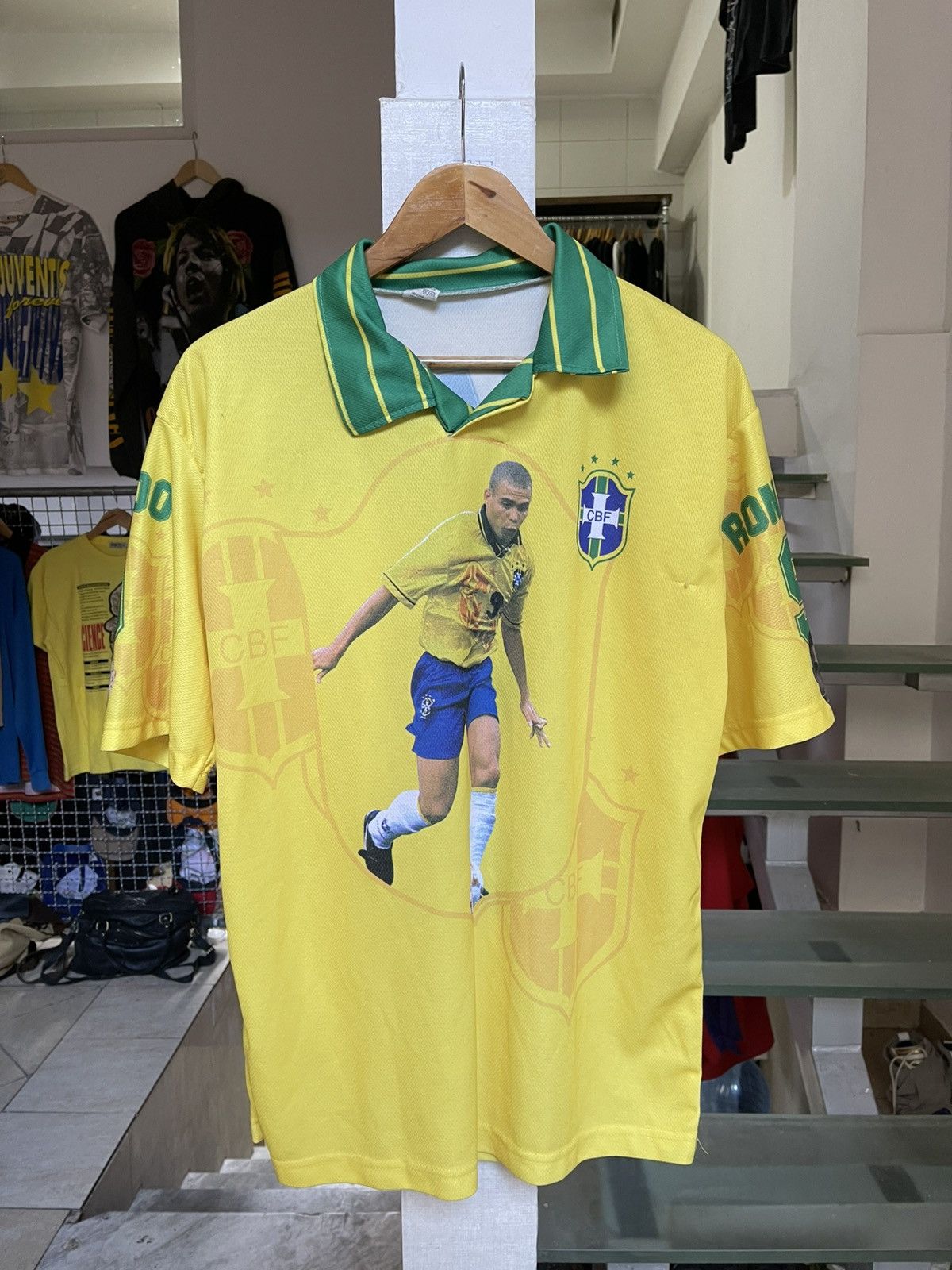 Vintage Vintage Ronaldo Brazil Jersey R9 Size US XXL / EU 58 / 5 - 2 Thumbnail