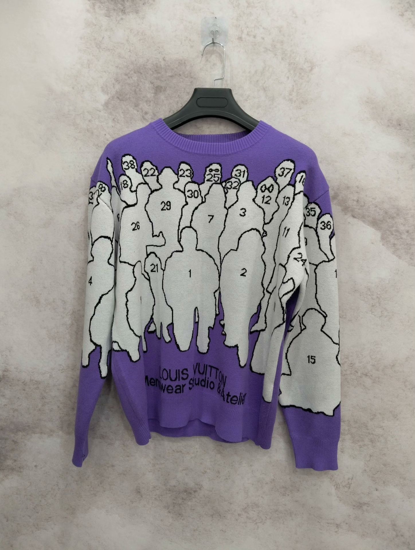 Louis Vuitton Louis Vuitton Purple Sweater M Women Size M / US 6-8 / IT 42-44 - 1 Thumbnail