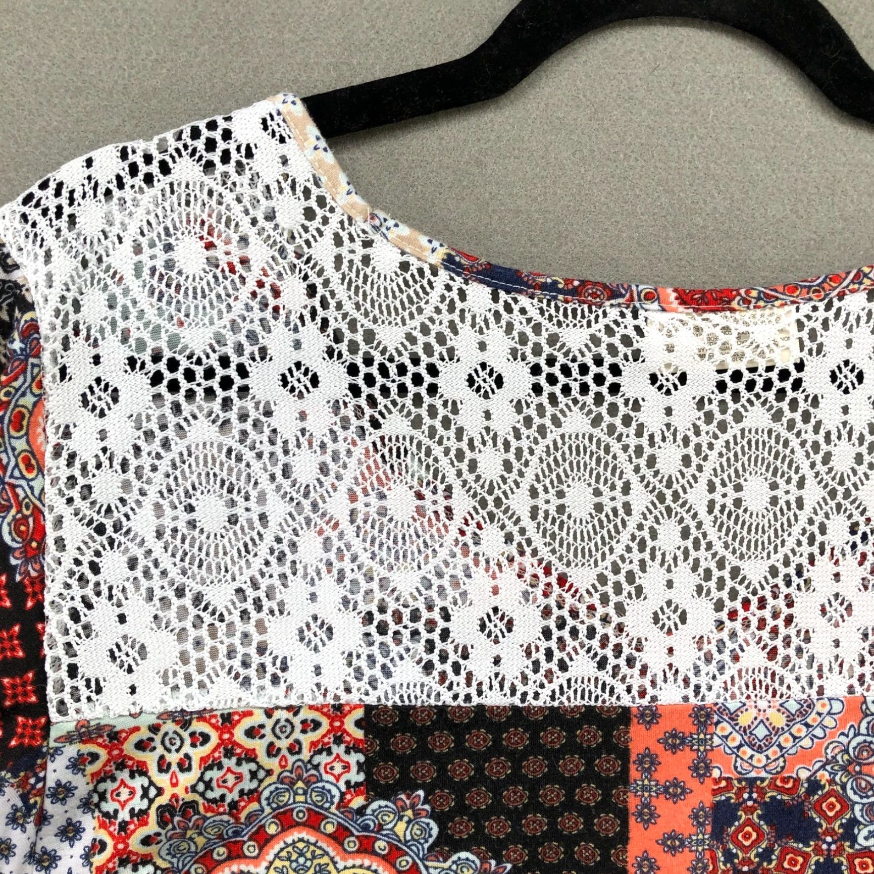 Vintage Bobbie & Brooks Plus 1X Womens Top Patchwork Boho Crochet Lace Flutter Sleeve V-Neck Short Sleeve Blouse Size XL / US 12-14 / IT 48-50 - 6 Thumbnail