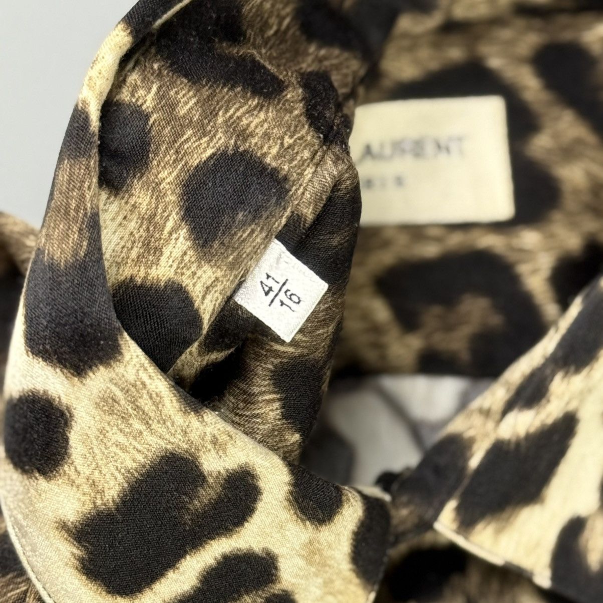 Saint Laurent Paris Saint Laurent Paris - A/W14 - Silk Leopard Print Shirt Size US L / EU 52-54 / 3 - 7 Thumbnail