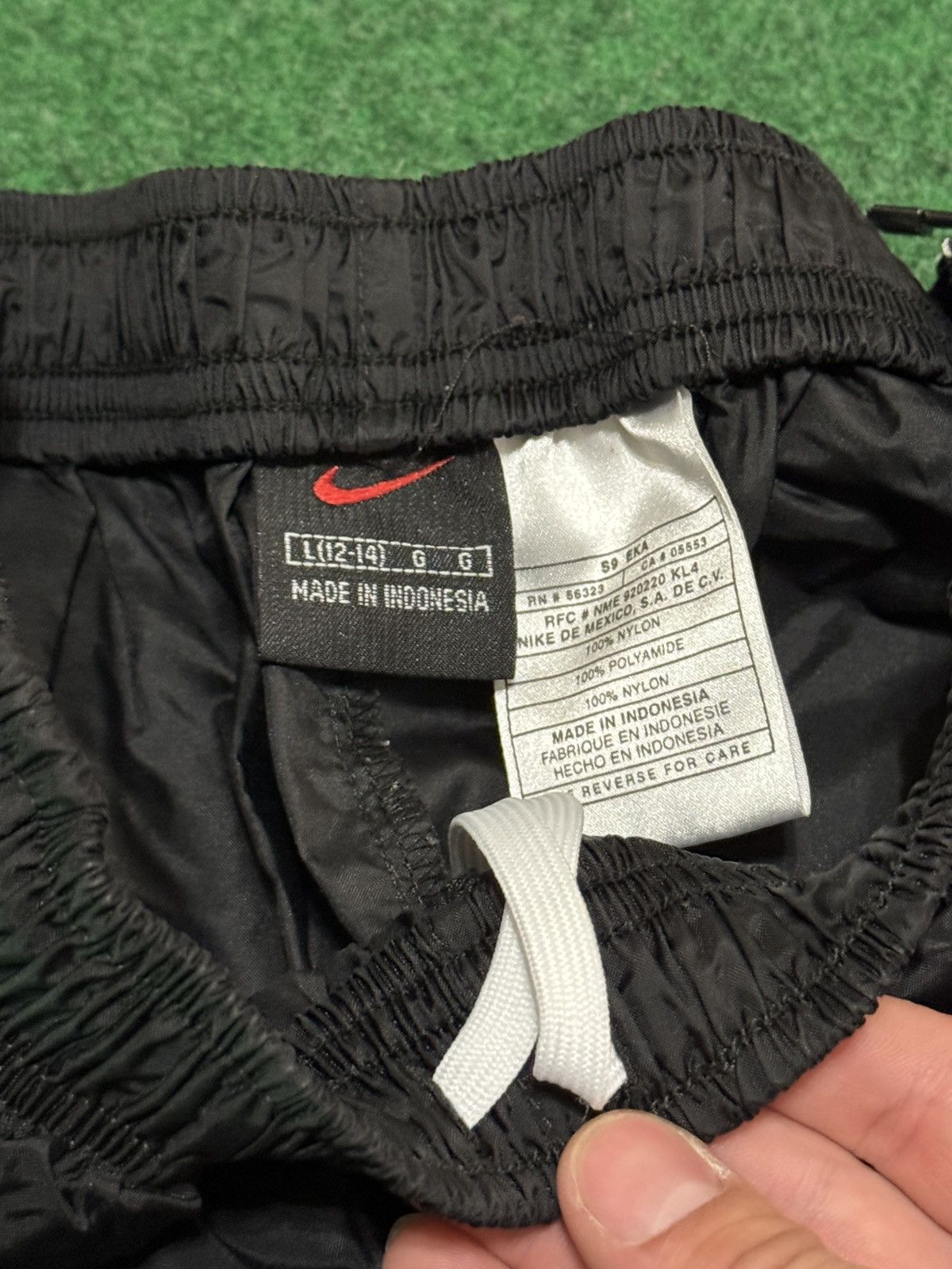 Nike Nike Nylon Jogger Vintage 90s 24x30 Drawstring L Sweatpants Size 24" / US 00 / IT 34 - 4 Thumbnail