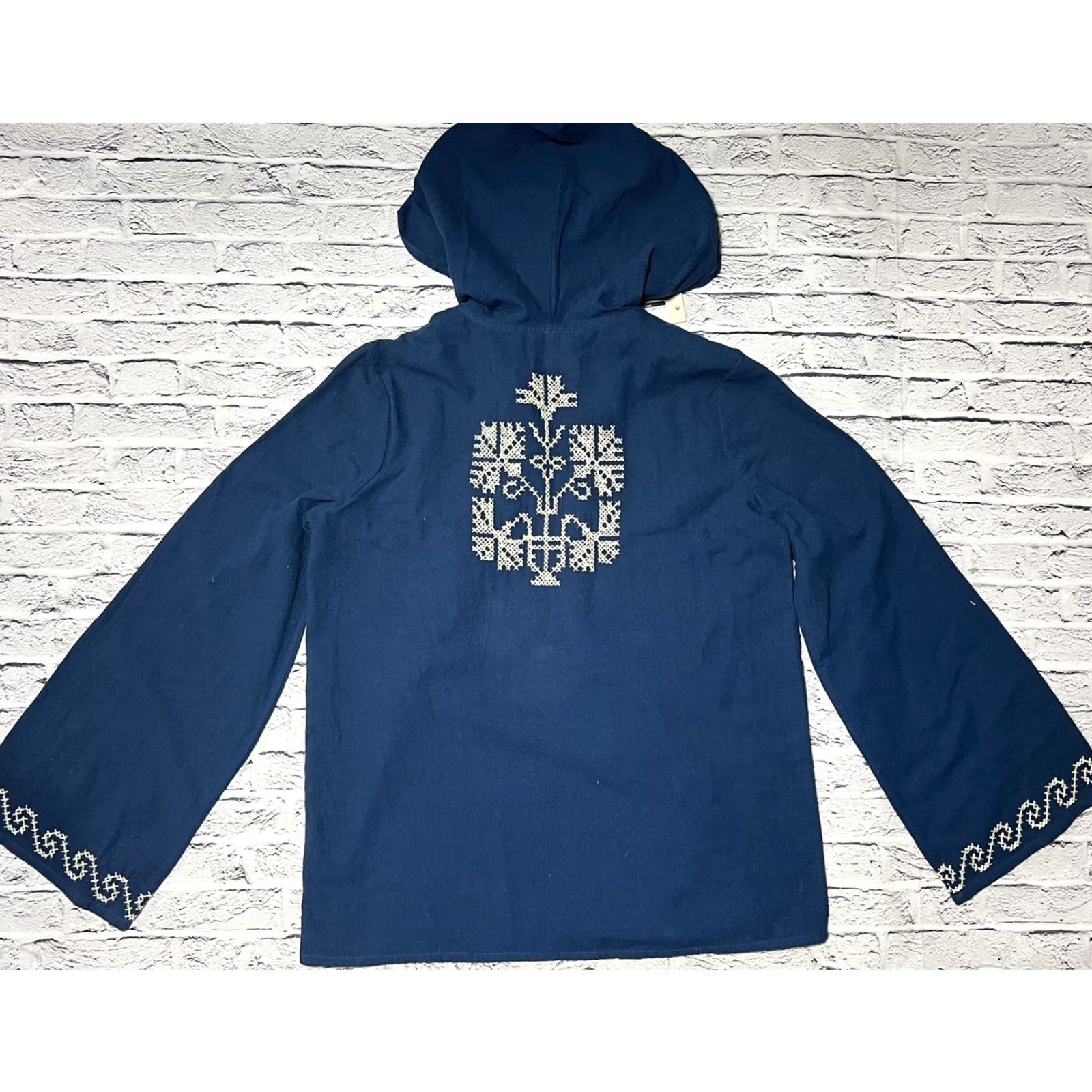 Figue VINTAGE NWT Embroidered FIGUE Elise Hoodie Peacock Boho Top XS Shells Tassels NWT? Size XS / US 0-2 / IT 36-38 - 4 Thumbnail