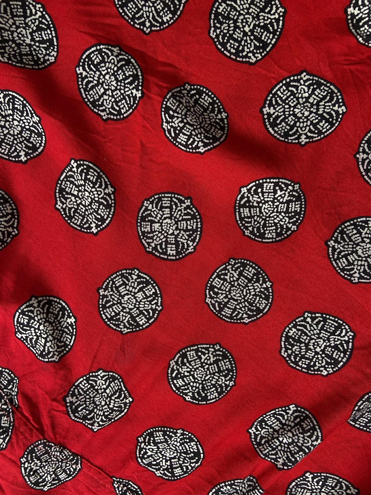 Georges Marciano × Guess Vintage 1980’s Guess Medieval Block Print Rayon Shirt Size US L / EU 52-54 / 3 - 6 Thumbnail