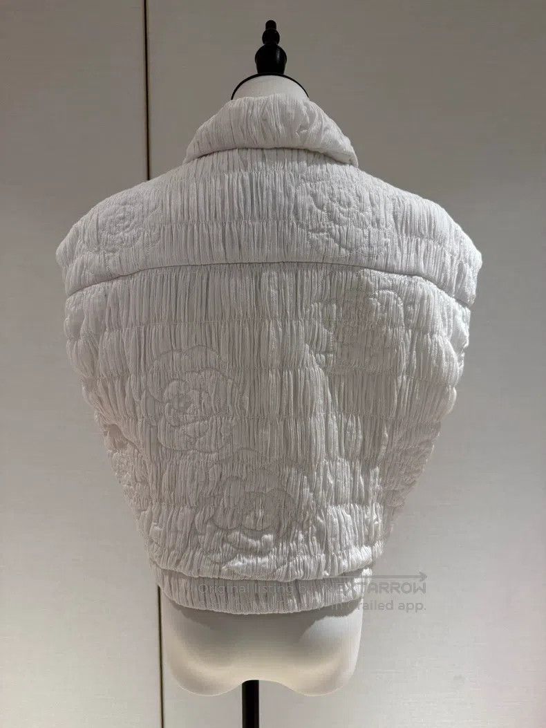 Chanel Chanel 20P white camelia pleated vest Size XS / US 0-2 / IT 36-38 - 2 Thumbnail