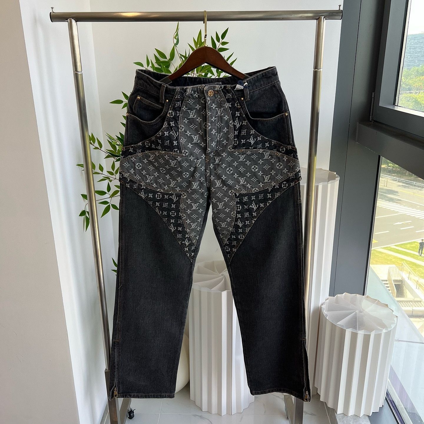 Louis Vuitton Louis Vuitton Monogram Denim Jeans Size 32 Size US 32 / EU 48 - 1 Thumbnail