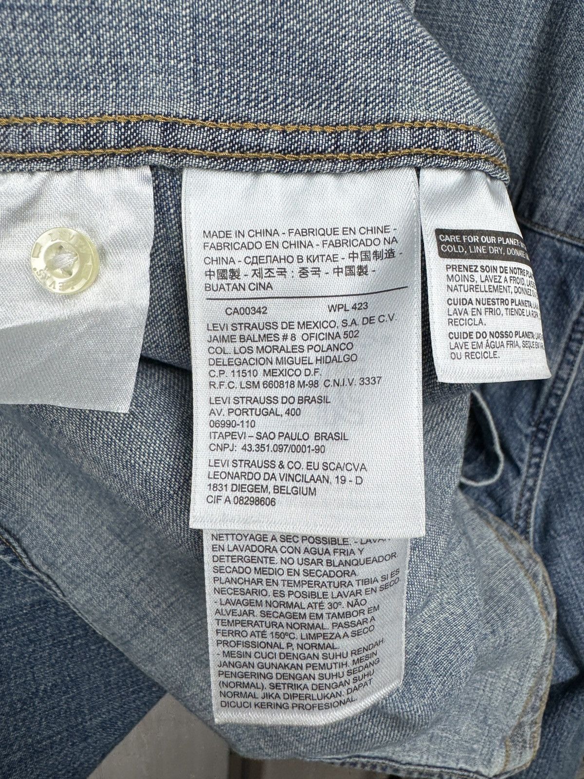 Levi's Levi’s blue denim faded long sleeve shirt Size US XL / EU 56 / 4 - 15 Thumbnail
