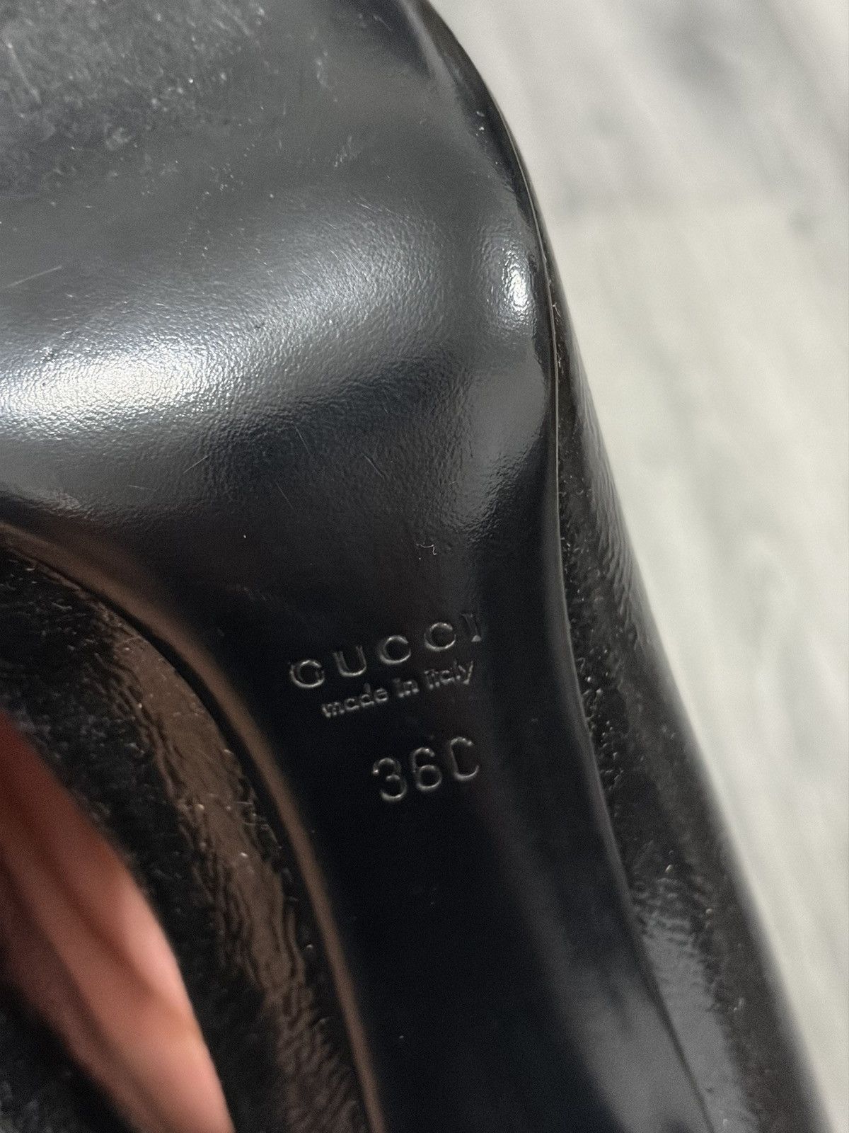 Gucci Gucci Black Patent Leather Heels with Gold Emblem Size US 6 / IT 36 - 8 Thumbnail
