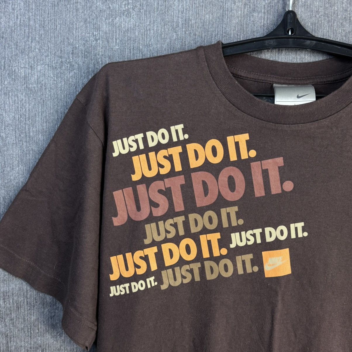 Nike Y2k Vintage Nike T-Shirt big logo brown Size US L / EU 52-54 / 3 - 2 Thumbnail