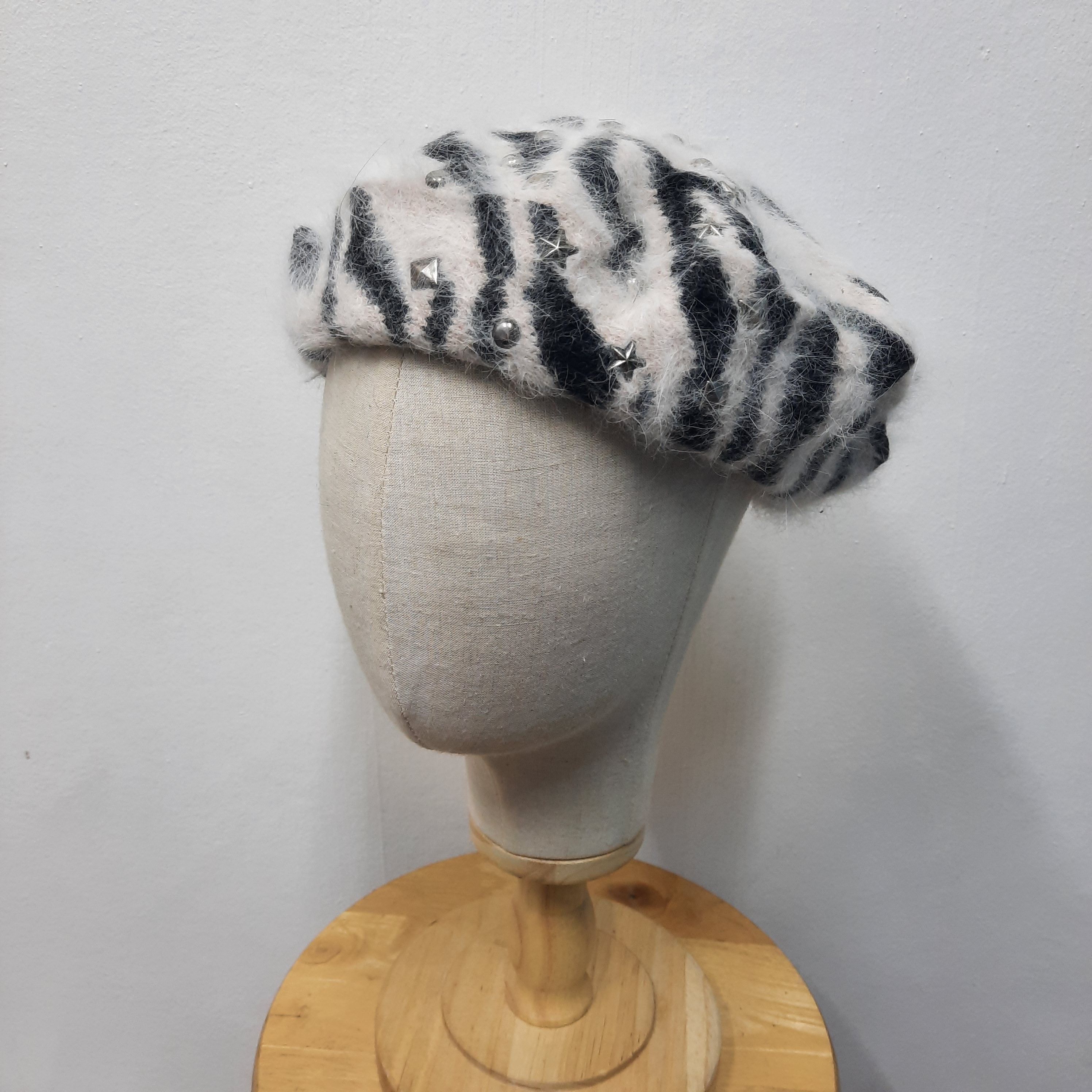 Tornado Mart ☠️ Japanese brand punk rock style zibra fur beret hat Size ONE SIZE - 3 Thumbnail