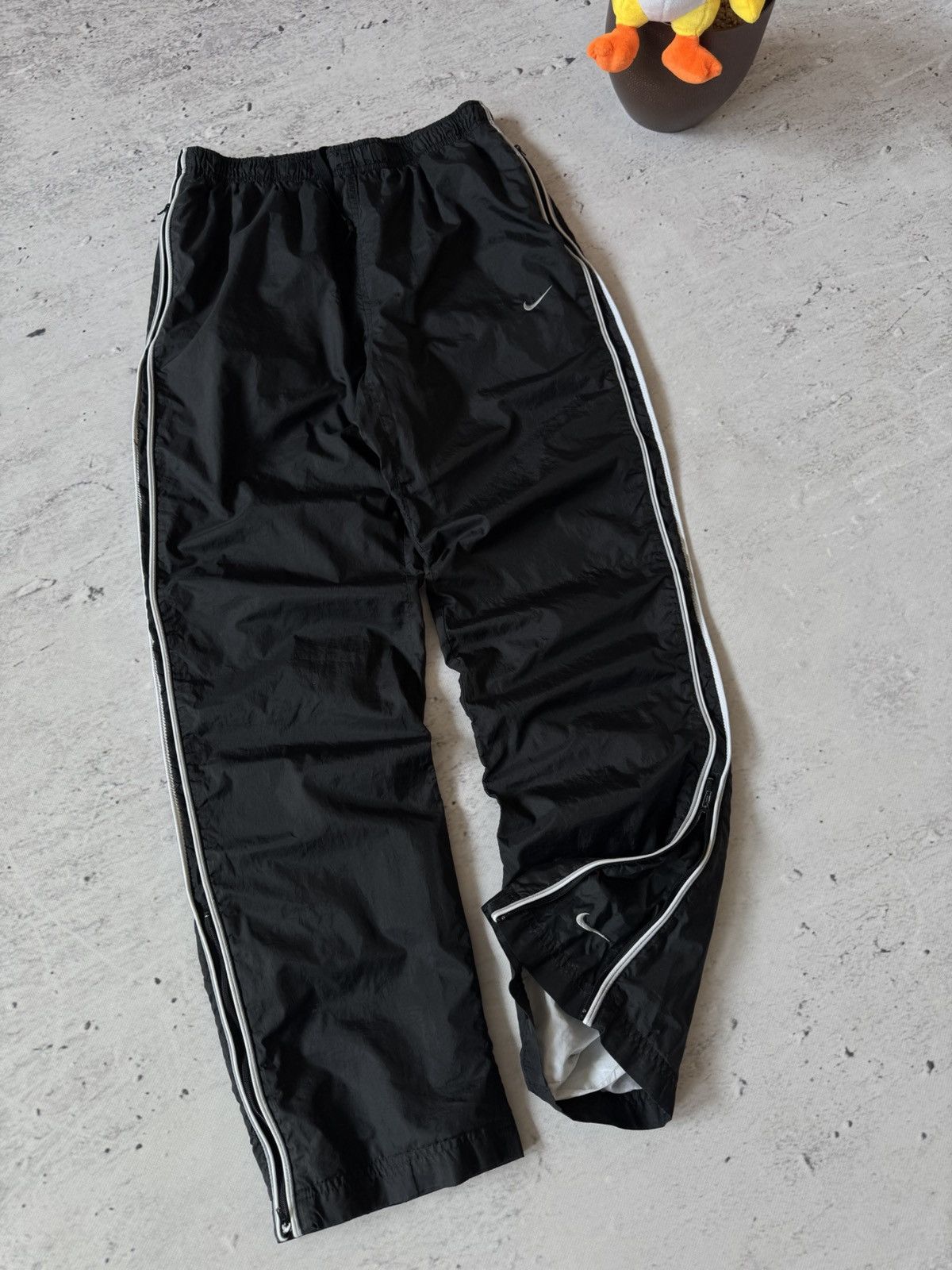 Nike × Vintage NIKE NYLON VINTAGE Y2K OVERSIZE BAGGY FIT PANTS SWEATPANTS Size US 32 / EU 48 - 1 Thumbnail