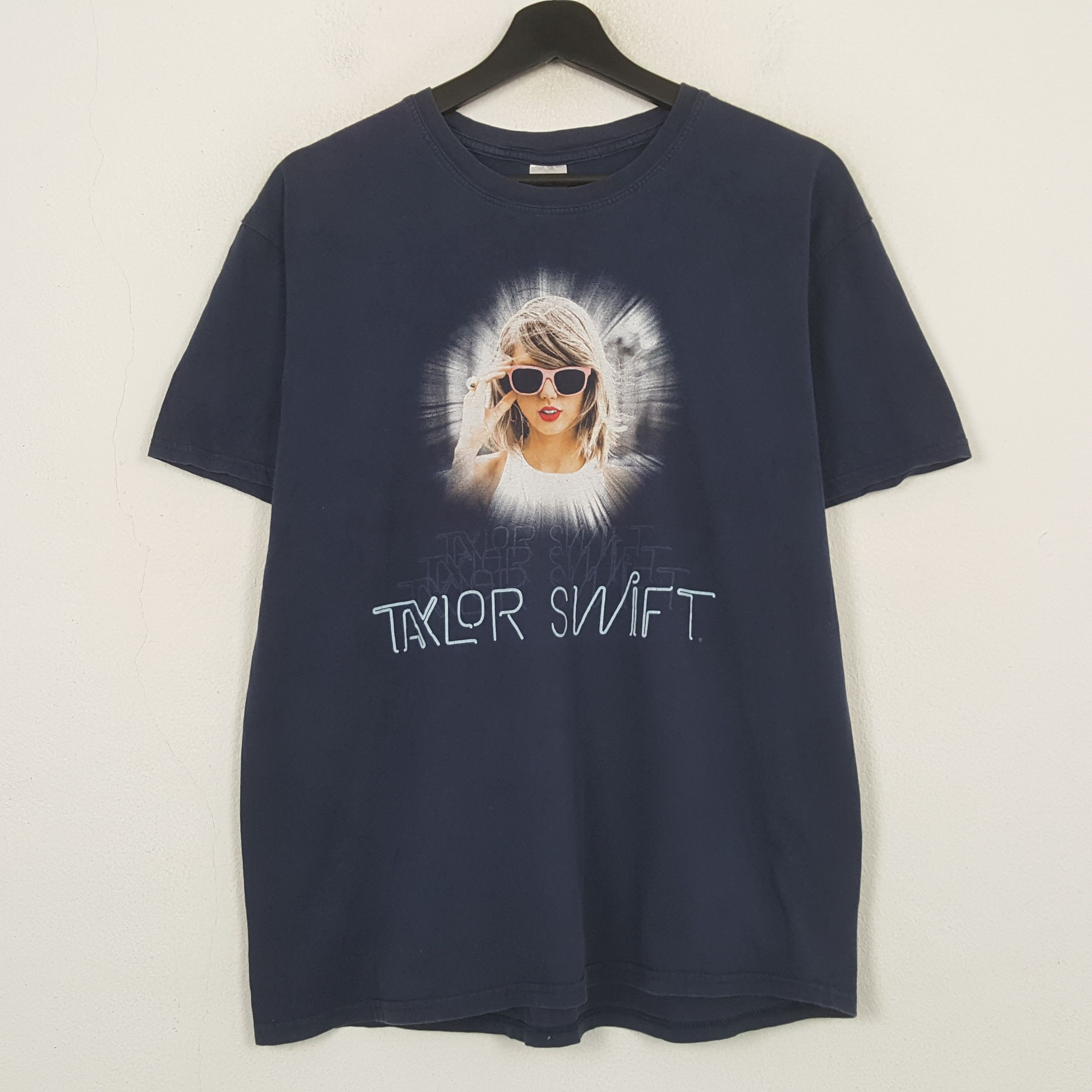 Band Tees Taylor Swift Singer Music Tour Tshirt RR27 Size US M / EU 48-50 / 2 - 1 Thumbnail