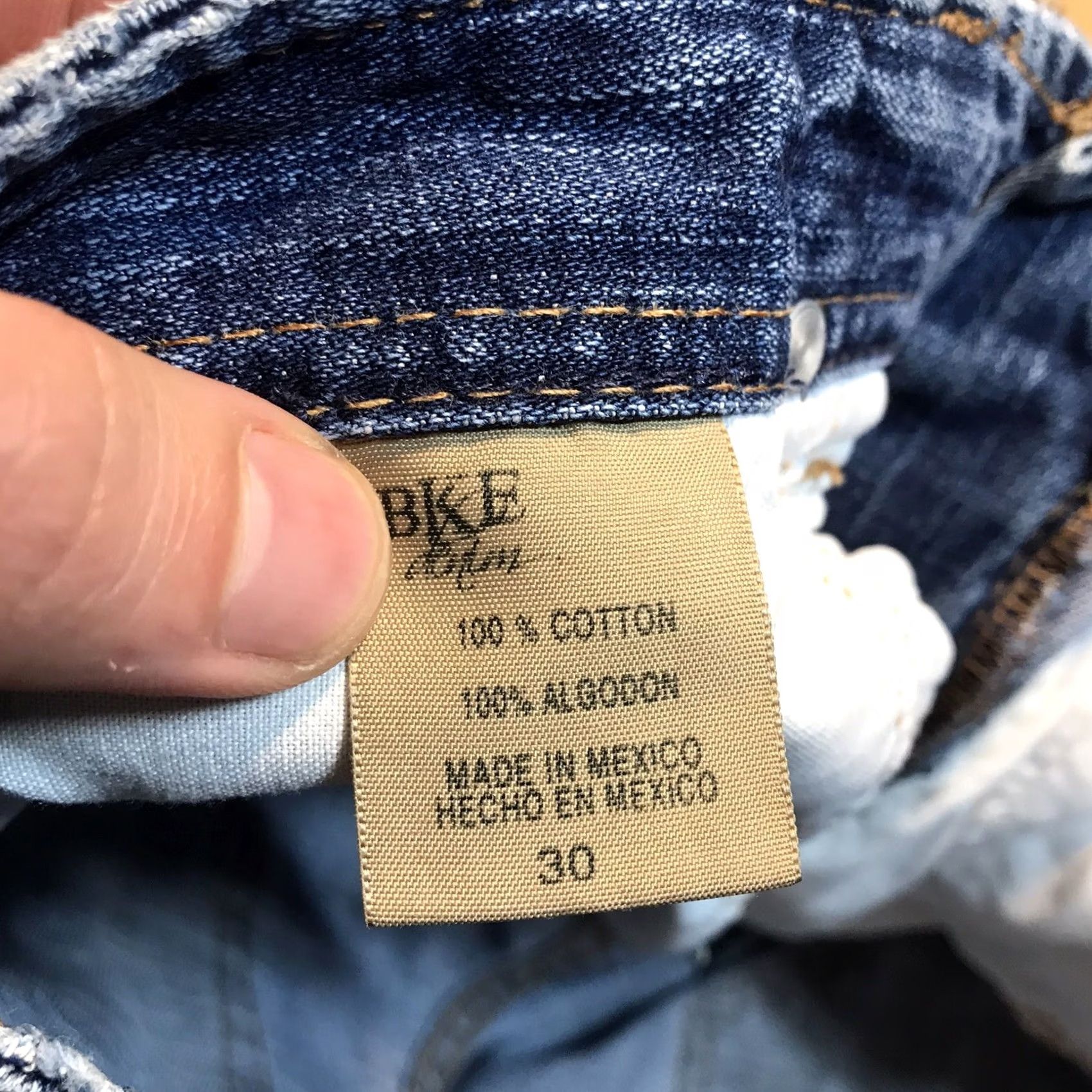 Vintage BKE Denim Crop Jeans Light Wash Distressed 30 X 22 Womens Capris Cotton Spandex Nickel Buckle Bke Mid Rise 9in 5-Pocket Blue Jeans Capris Womens Size 30" / US 8 / IT 44 - 6 Thumbnail