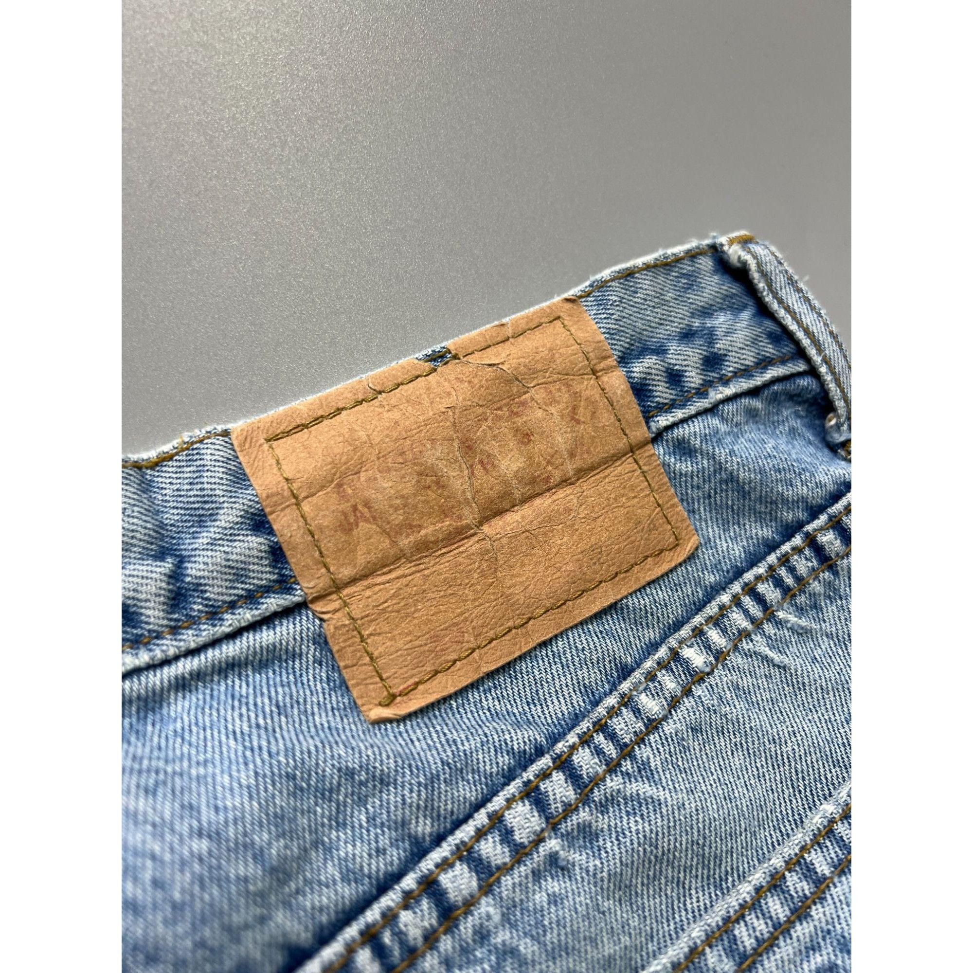 Levi's Vintage Clothing Levi’s Made in USA Vintage Light Wash Denim Jeans (Y1053) Size US 32 / EU 48 - 12 Thumbnail