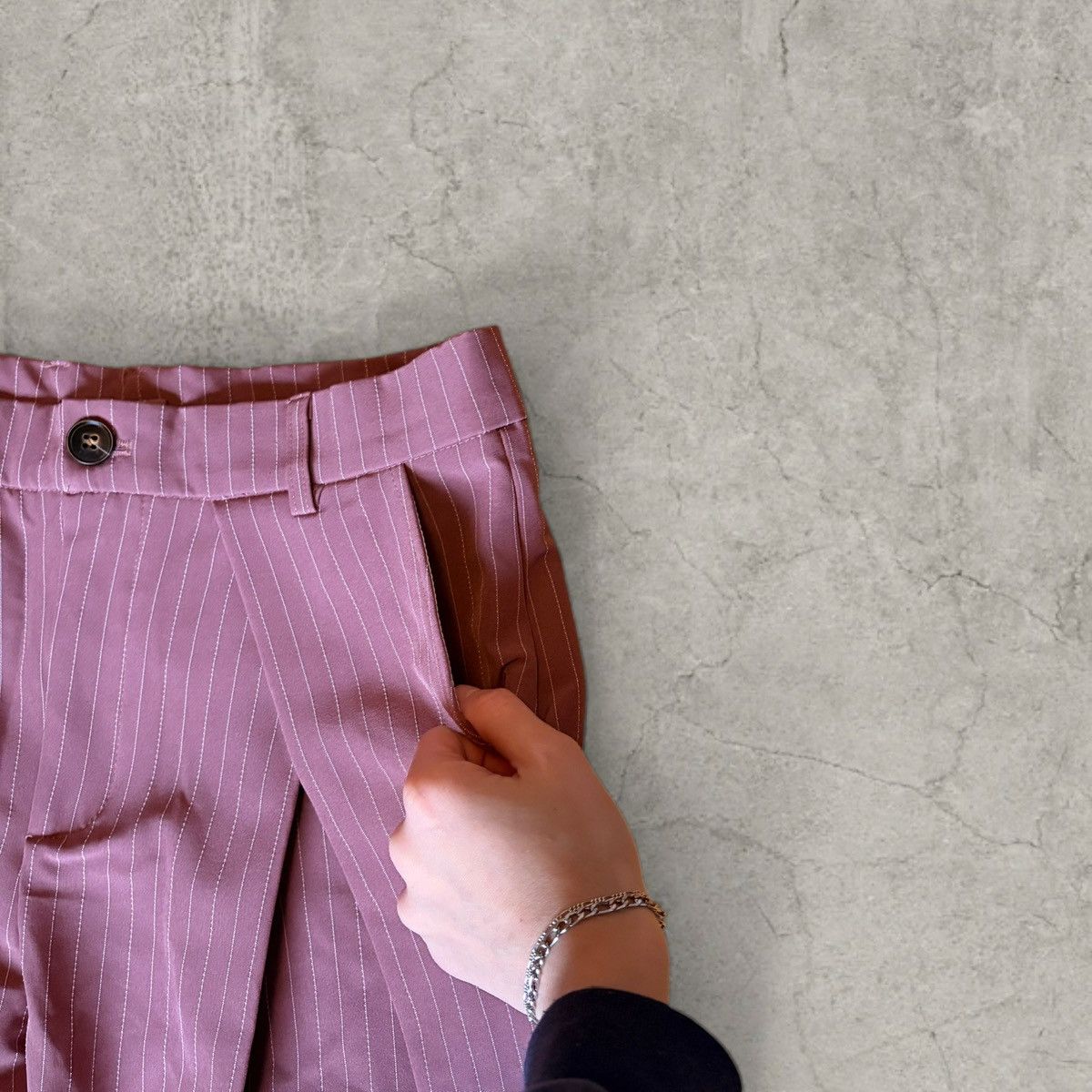 Japanese Brand Wide leg Japanese style trousers, burgundy pinstripe. Size L Size US 34 / EU 50 - 3 Thumbnail