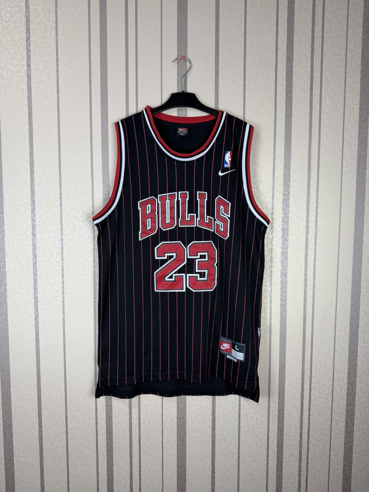 Jordan Brand Vintage Nike NBA Bulls Jordan 23 Jersey Tee Tank 90s Size US L / EU 52-54 / 3 - 1 Thumbnail