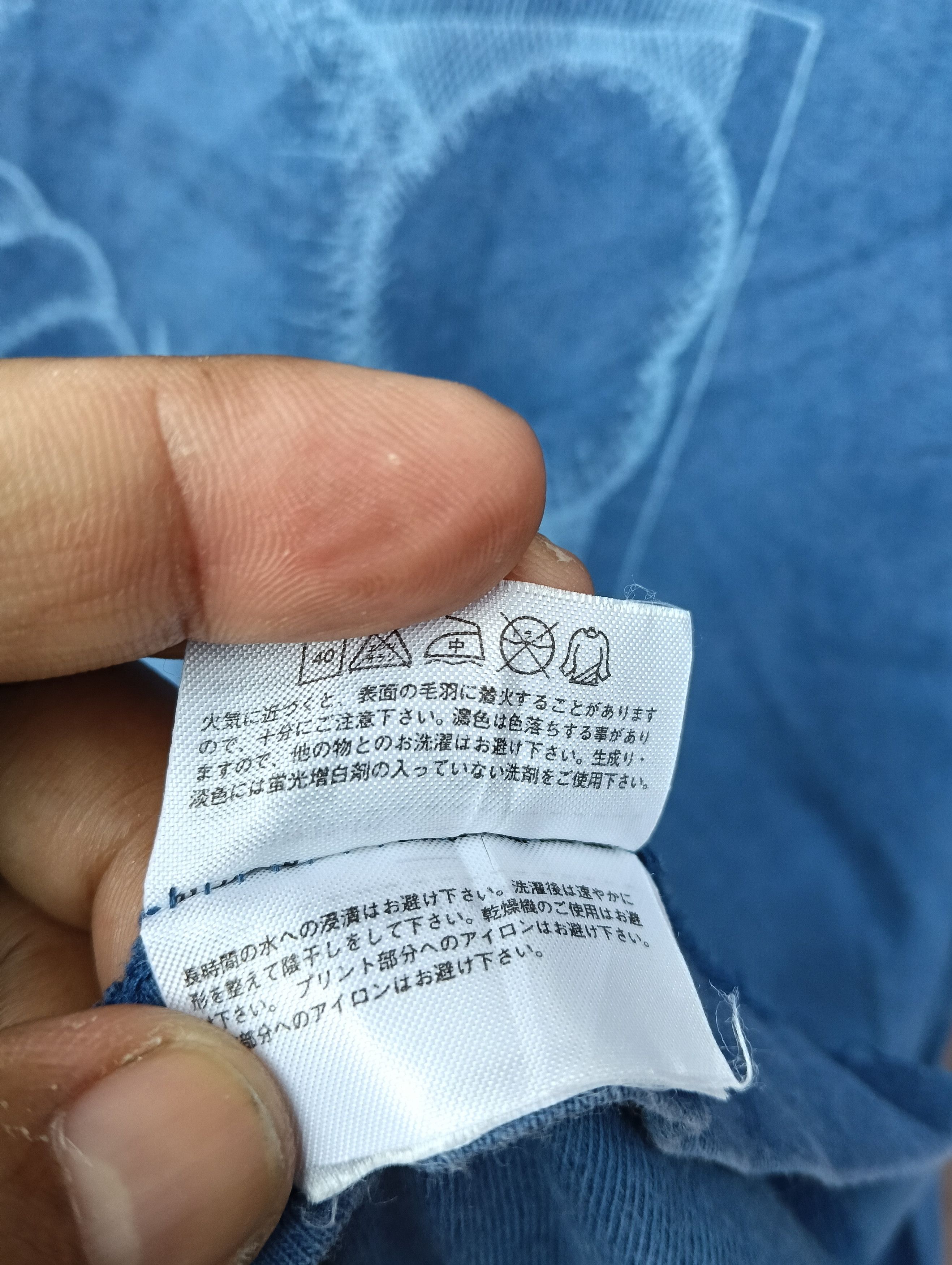 Kaws × Uniqlo KAWS X UNIQLO T-SHIRT. Size US M / EU 48-50 / 2 - 3 Thumbnail