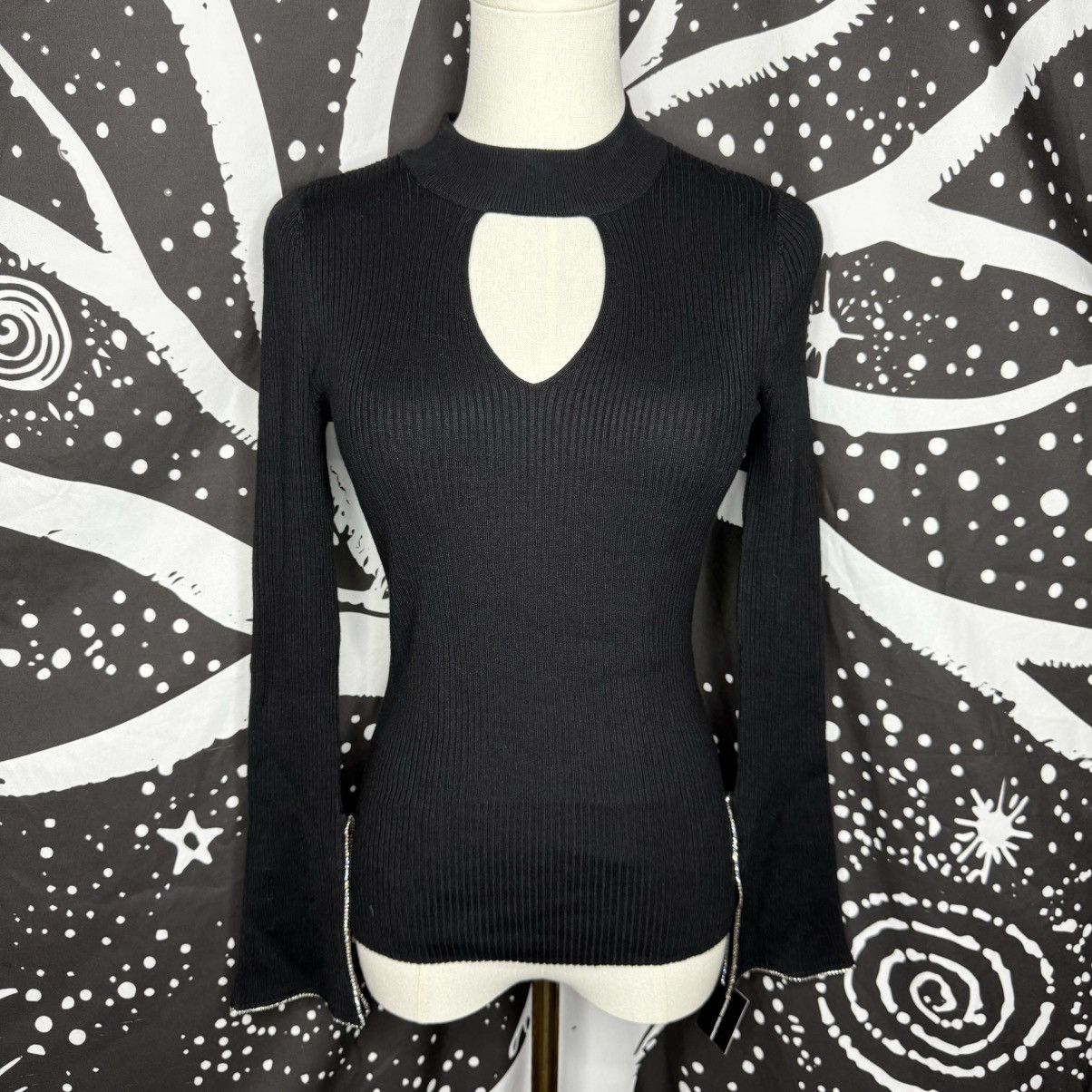 UNIK International Inc. INC International Concepts Black Ribbed Keyhole Crewneck Size XS / US 0-2 / IT 36-38 - 1 Thumbnail