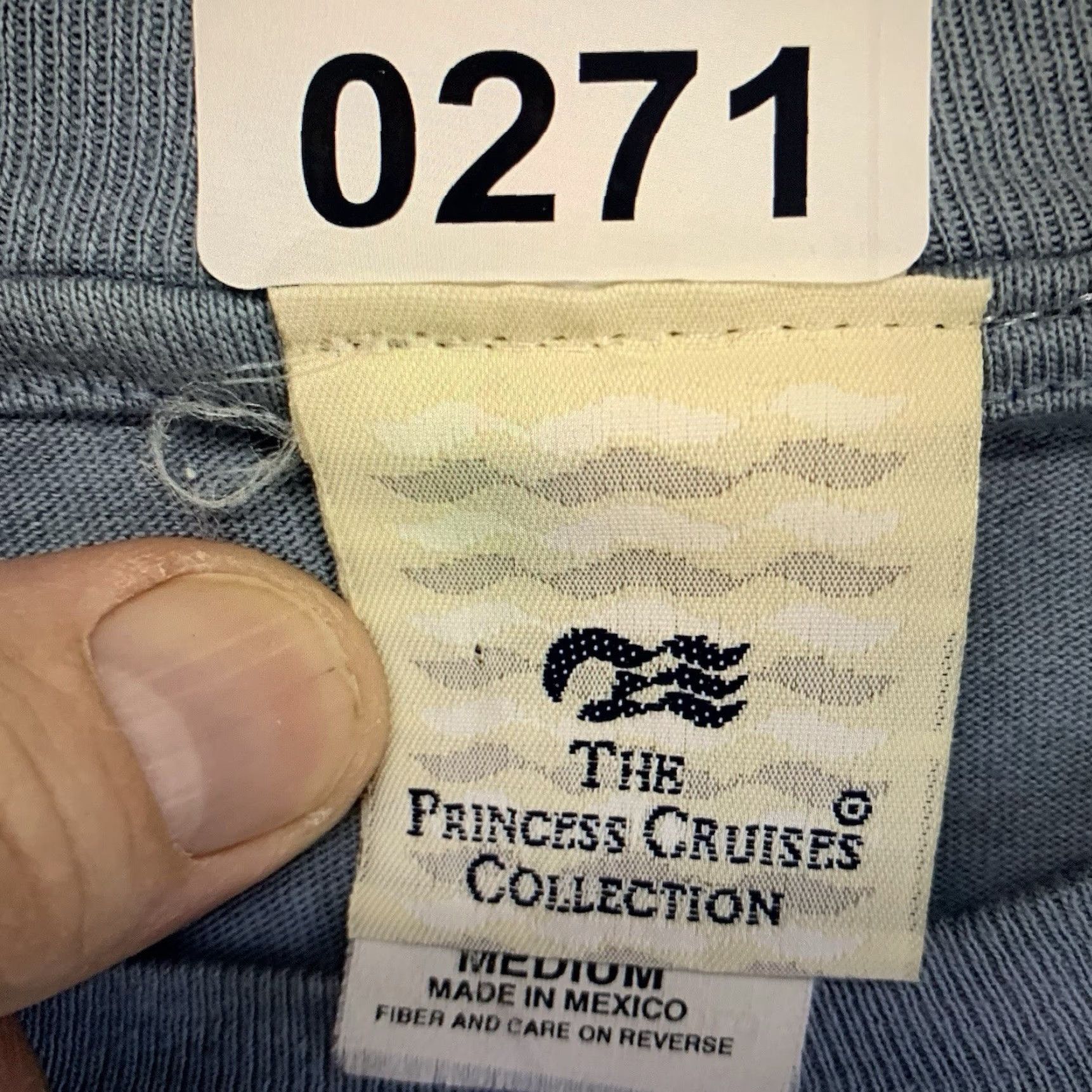 Vintage VINTAGE Princess Cruises Collection T-Shirt Unisex Adults Medium Blue Ocean Animals 90s Water Splash Graphic Size US M / EU 48-50 / 2 - 3 Thumbnail