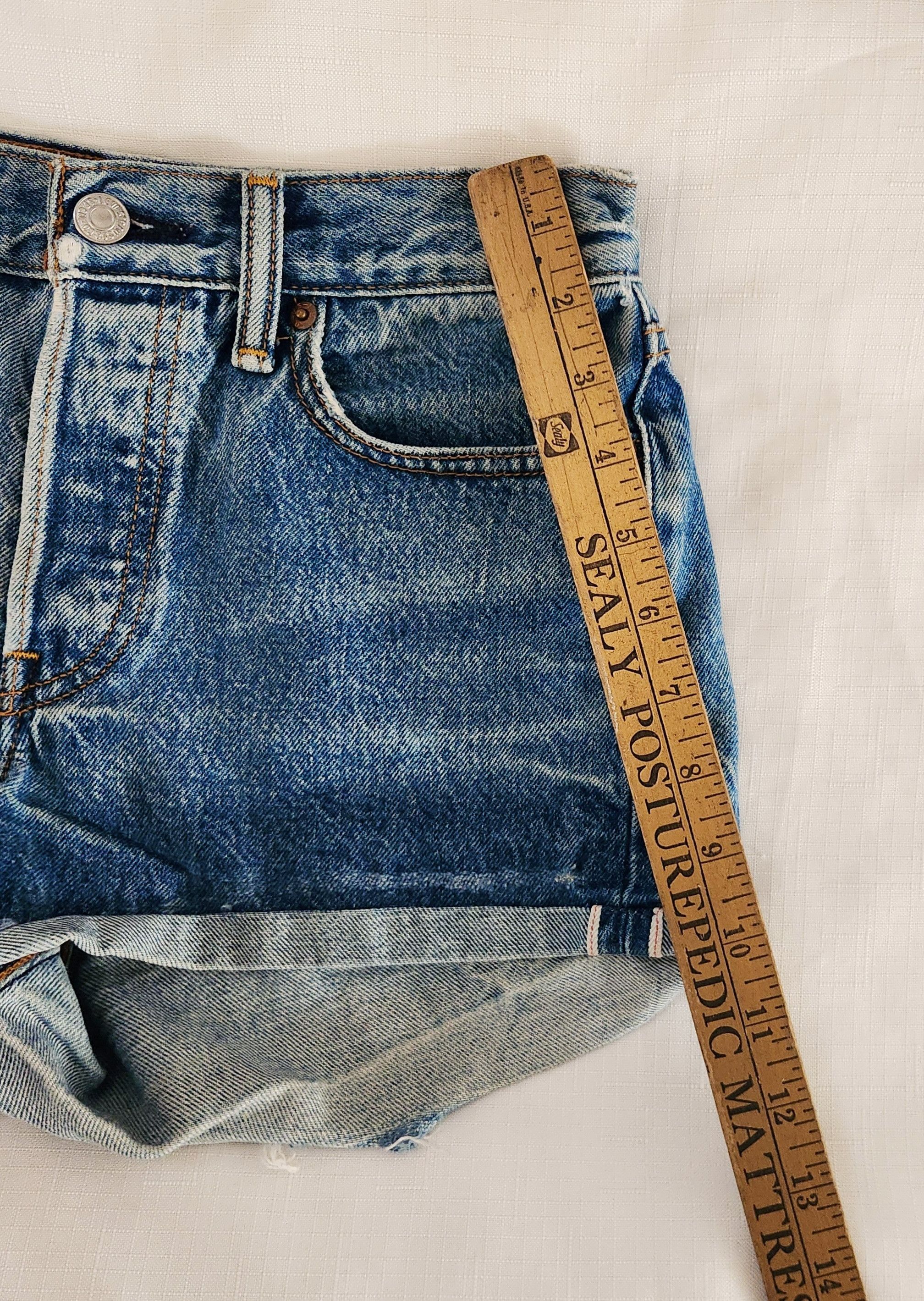 Levi's Levi's Women's Short Distressed Premium Denim Shorts Size 25 Size 25" / US 0 / IT 36 - 9 Thumbnail