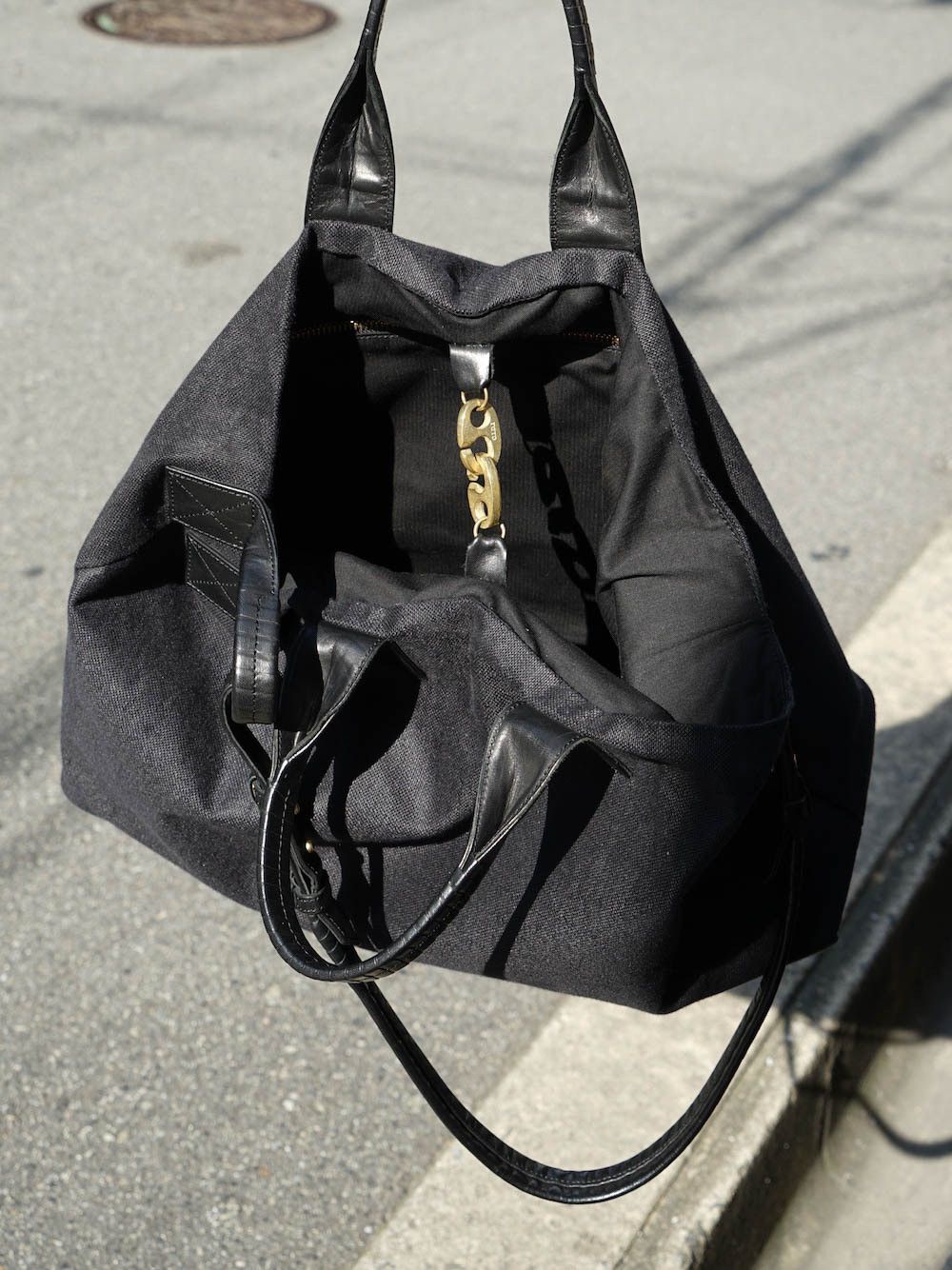 Cornelian Taurus By Daisuke Iwanaga Cornelian Taurus Black 4 Handle Shoulder Linen Tote Bag Size ONE SIZE - 9 Thumbnail
