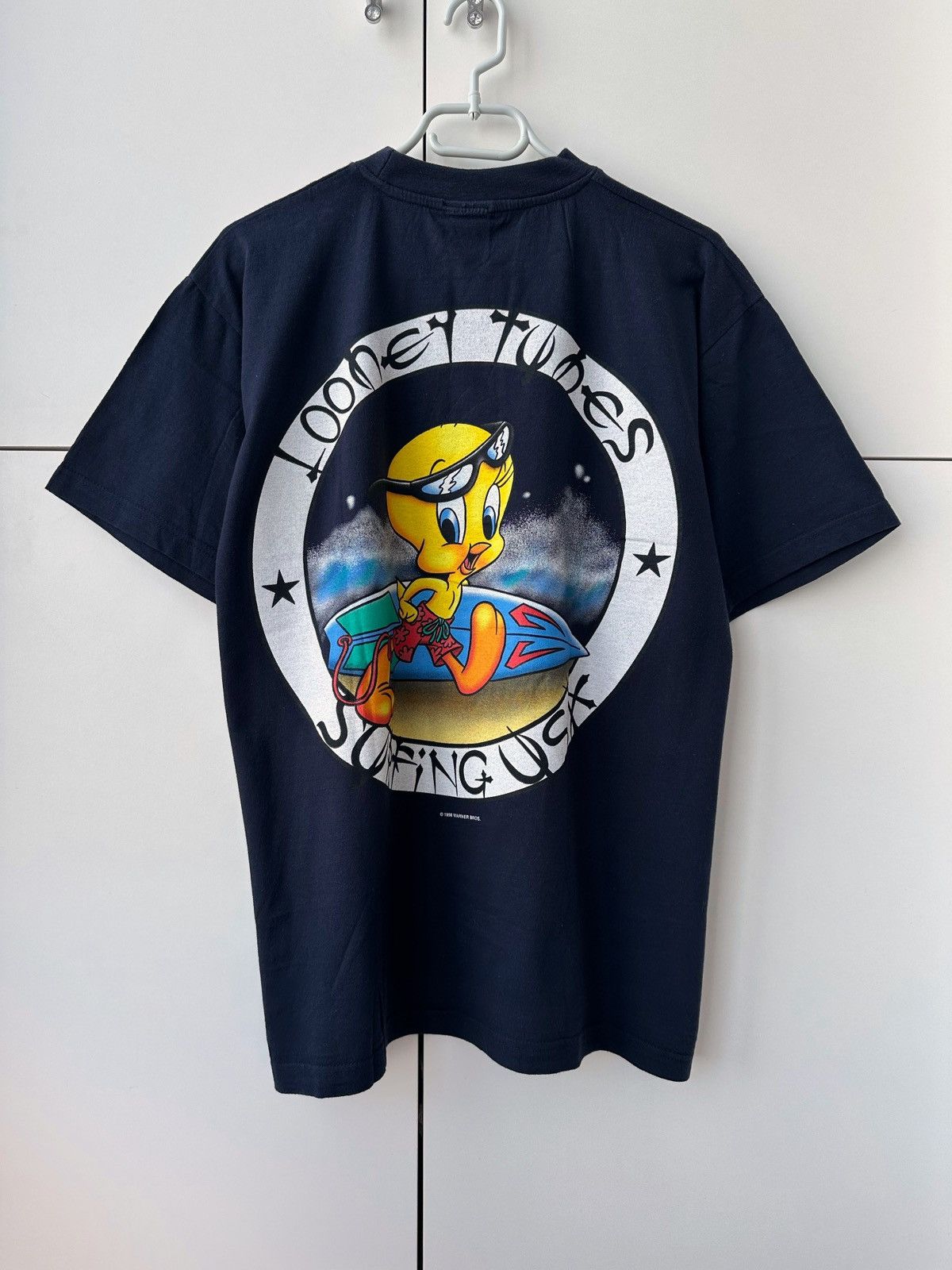 Warner Bros Vintage 1998’s Looney Tunes Tweety Surfing USA Tee Size US L / EU 52-54 / 3 - 1 Thumbnail