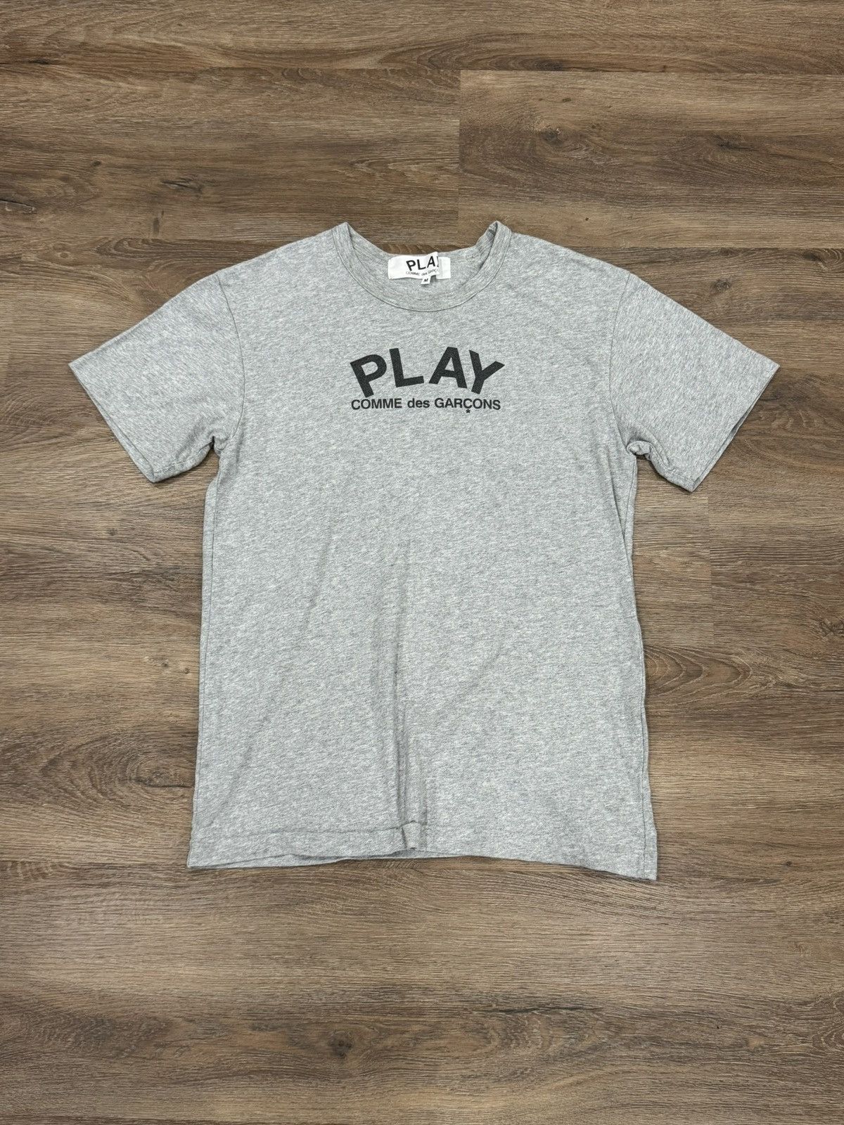 Comme des Garcons Comme Des Garçons Play Big Text Logo Tee Heather Grey Size US M / EU 48-50 / 2 - 1 Thumbnail
