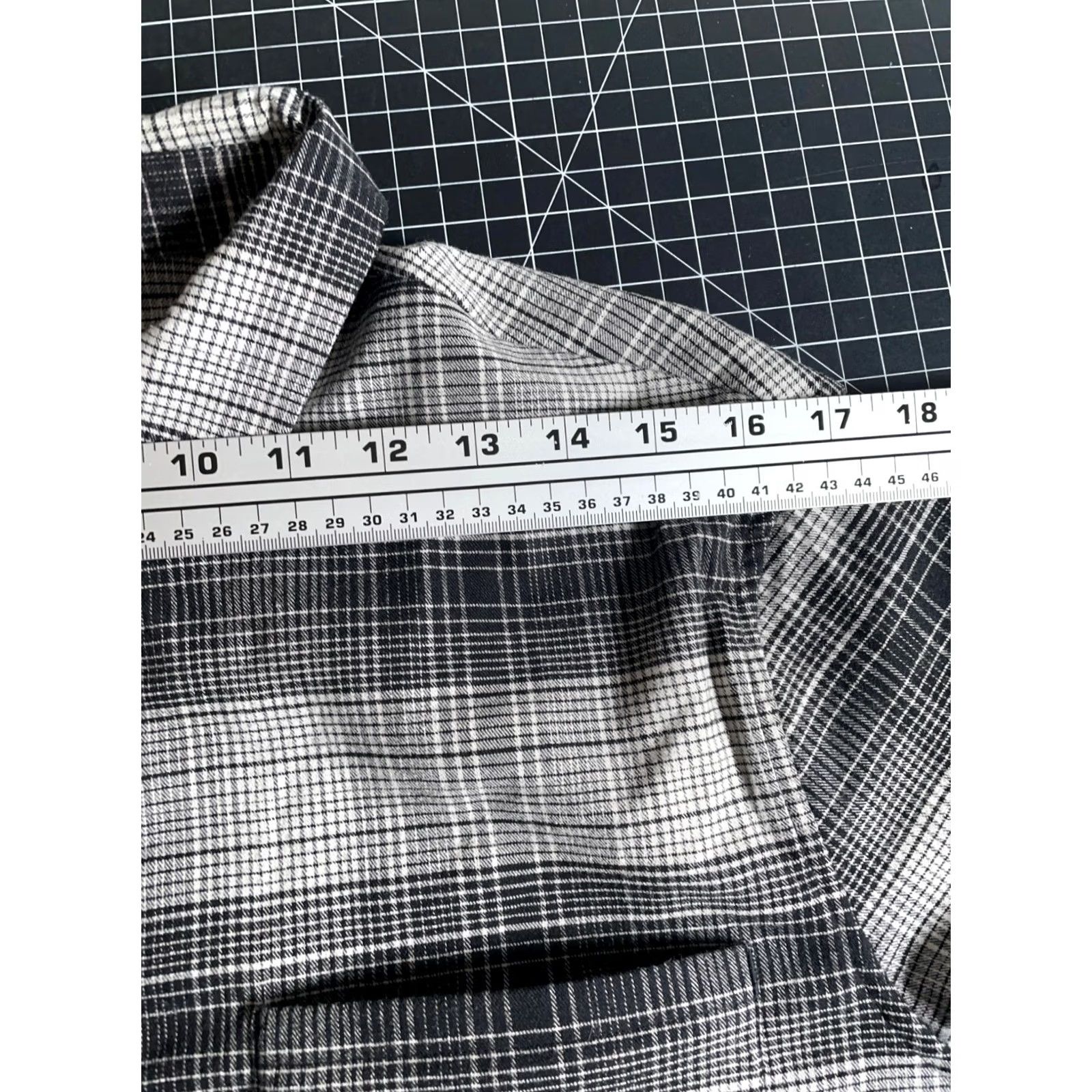 Lululemon Lululemon Shirt Mens Medium Gray Plaid Lightweight Flannel Zip Pocket Button-Up Casual Shirt (Regular) Size US M / EU 48-50 / 2 - 7 Thumbnail