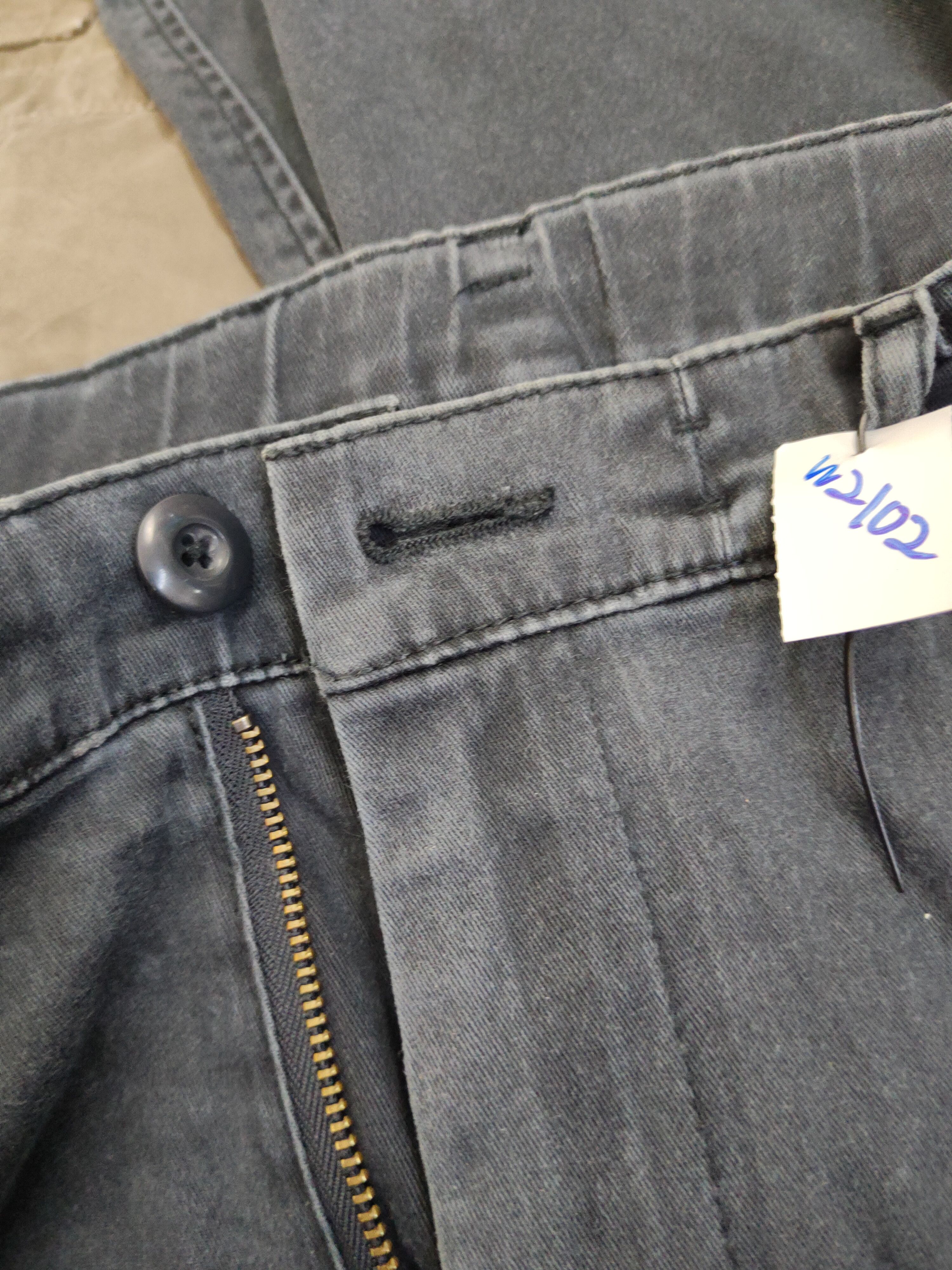 Japanese Brand Uniqlo Black Faded Multipocket Cargo Pants #W2102 Size US 37 - 14 Thumbnail