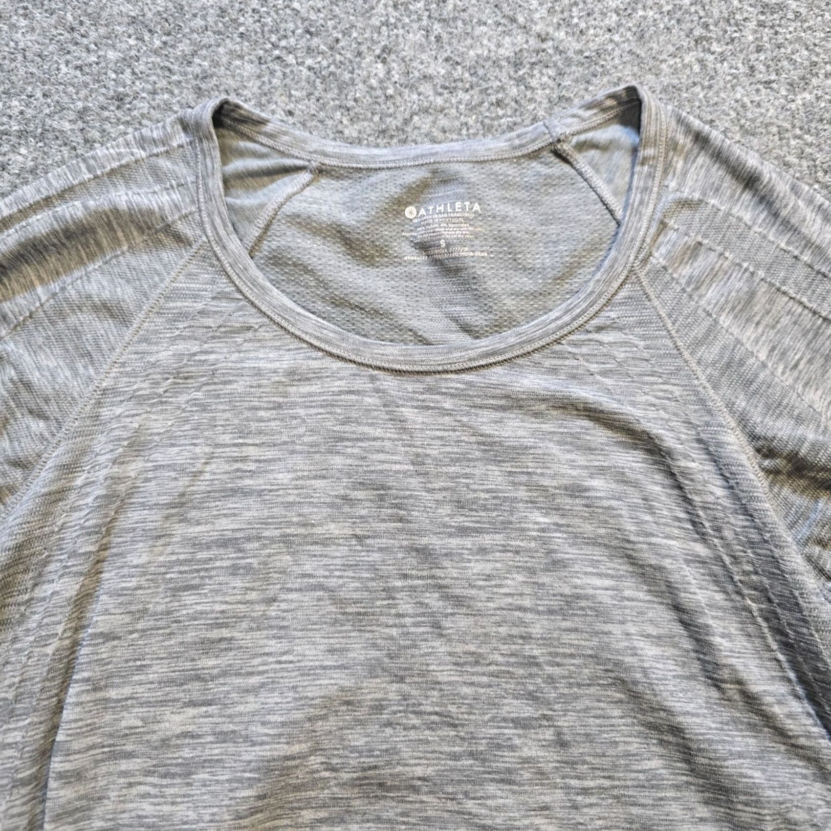 Athleta Athleta Top Women Size Small Gray Nylon Stretchy Textured Performance Athletic Shirt Girls Mens Womens Size S / US 4 / IT 40 - 2 Thumbnail