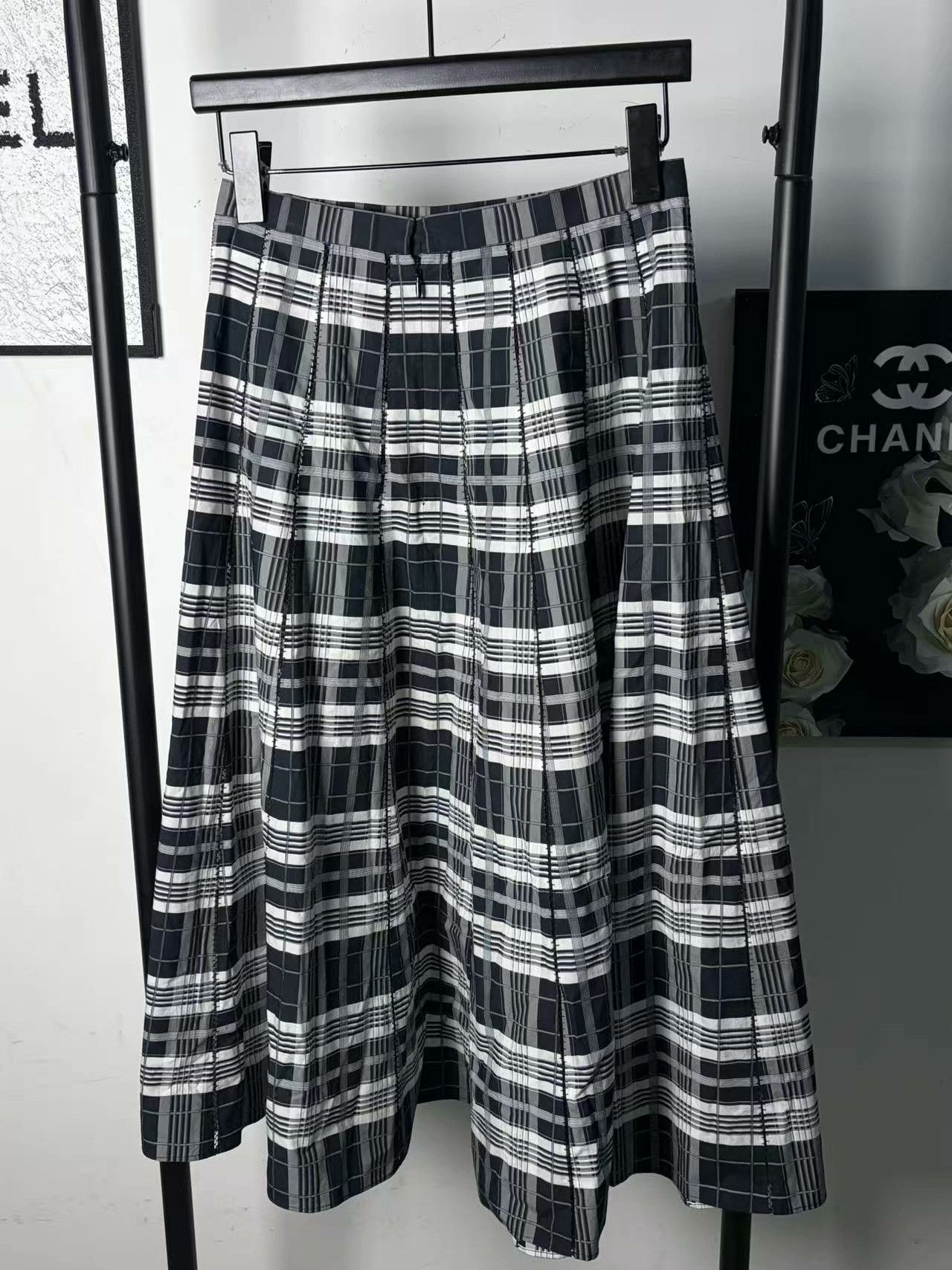 Dior Dior Plaid White Skirt 28 Women Size 28" / US 6 / IT 42 - 1 Thumbnail