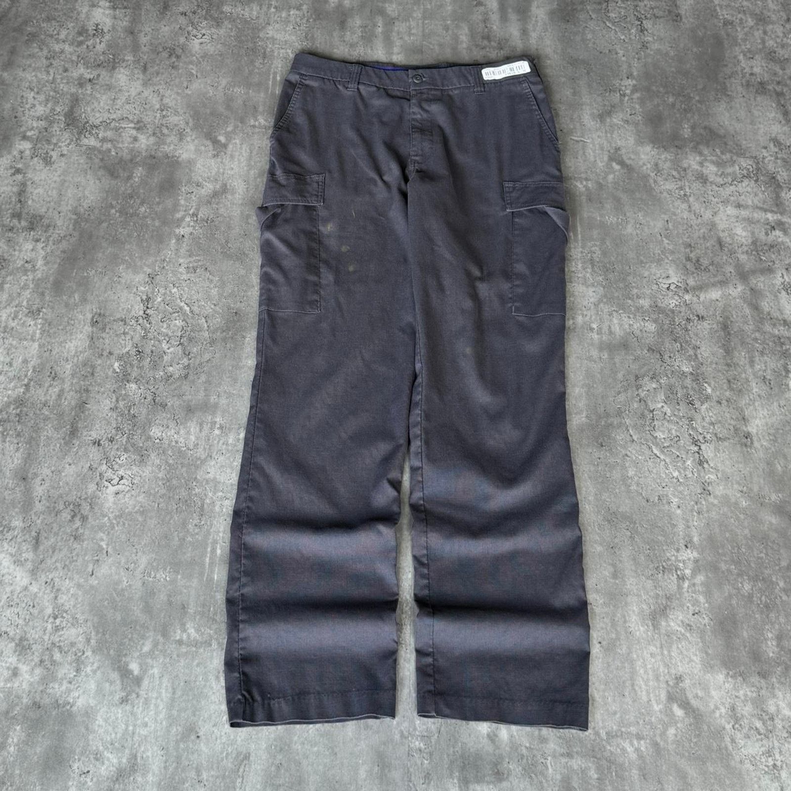 Cintas × Japanese Brand × Vintage Vintage Y2K Carhartt Style Grey Cargo Tech Workwear Pants Size US 33 - 1 Thumbnail
