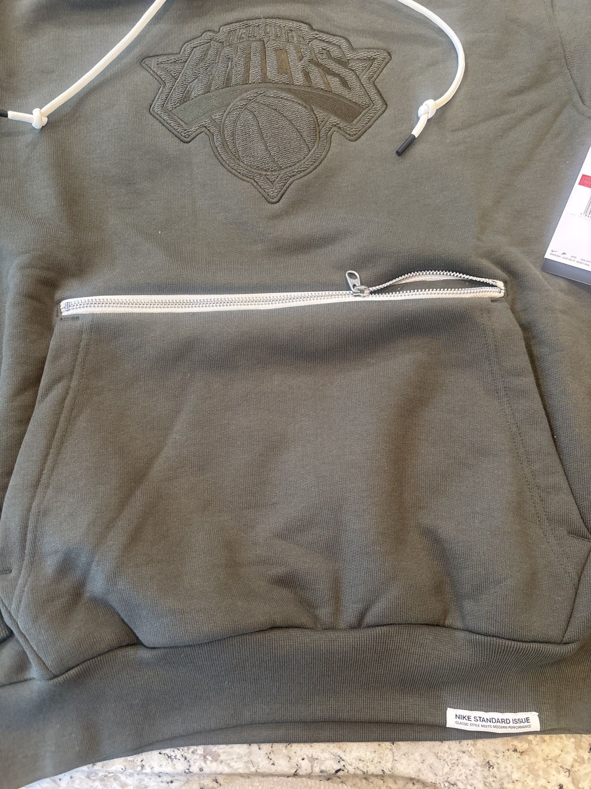 Nike Nike for NBA store, men’s NY Knicks Hoodie, L(tall) Size US L / EU 52-54 / 3 - 4 Thumbnail
