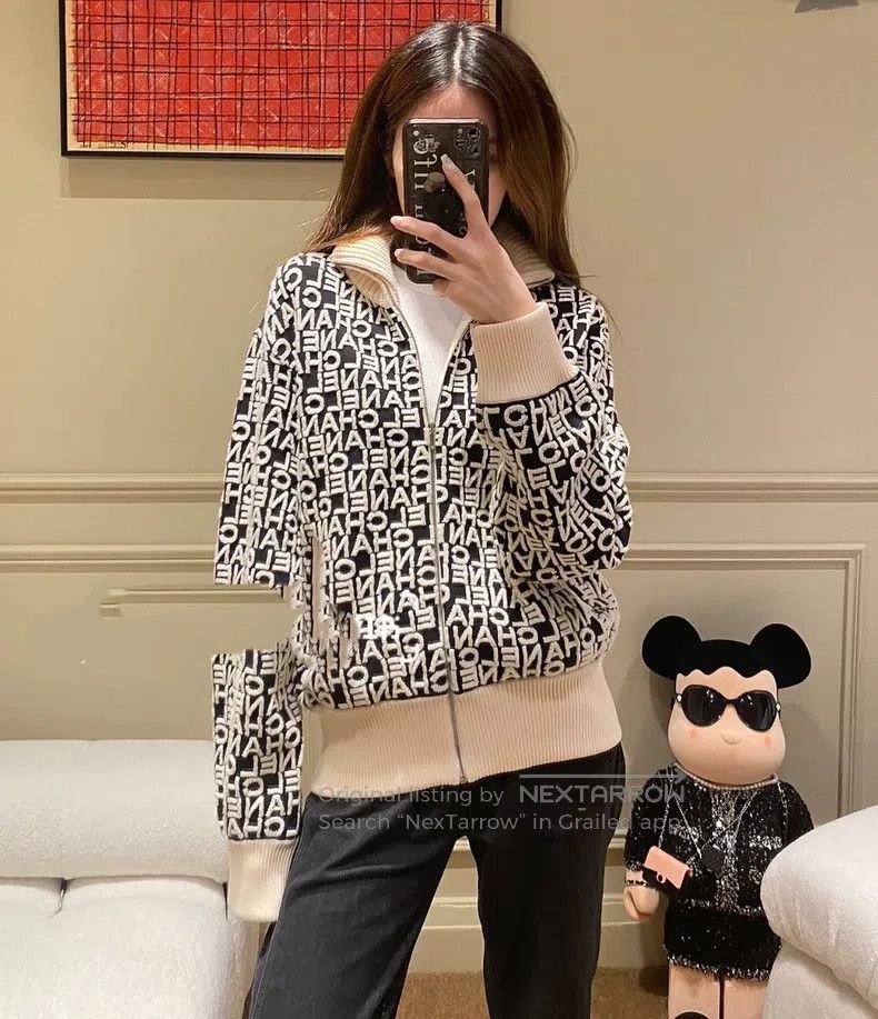 Chanel Chanel 19B black and white letter relief printed zipper kn Size XXS / US 00 / IT 34 - 2 Thumbnail