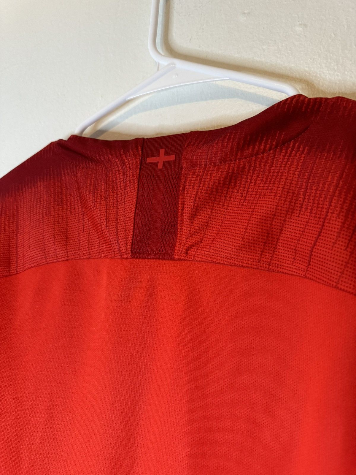 Nike ENGLAND 2018 2019 AWAY SHIRT SOCCER NIKE MENS JERSEY SIZE L Size US L / EU 52-54 / 3 - 5 Thumbnail