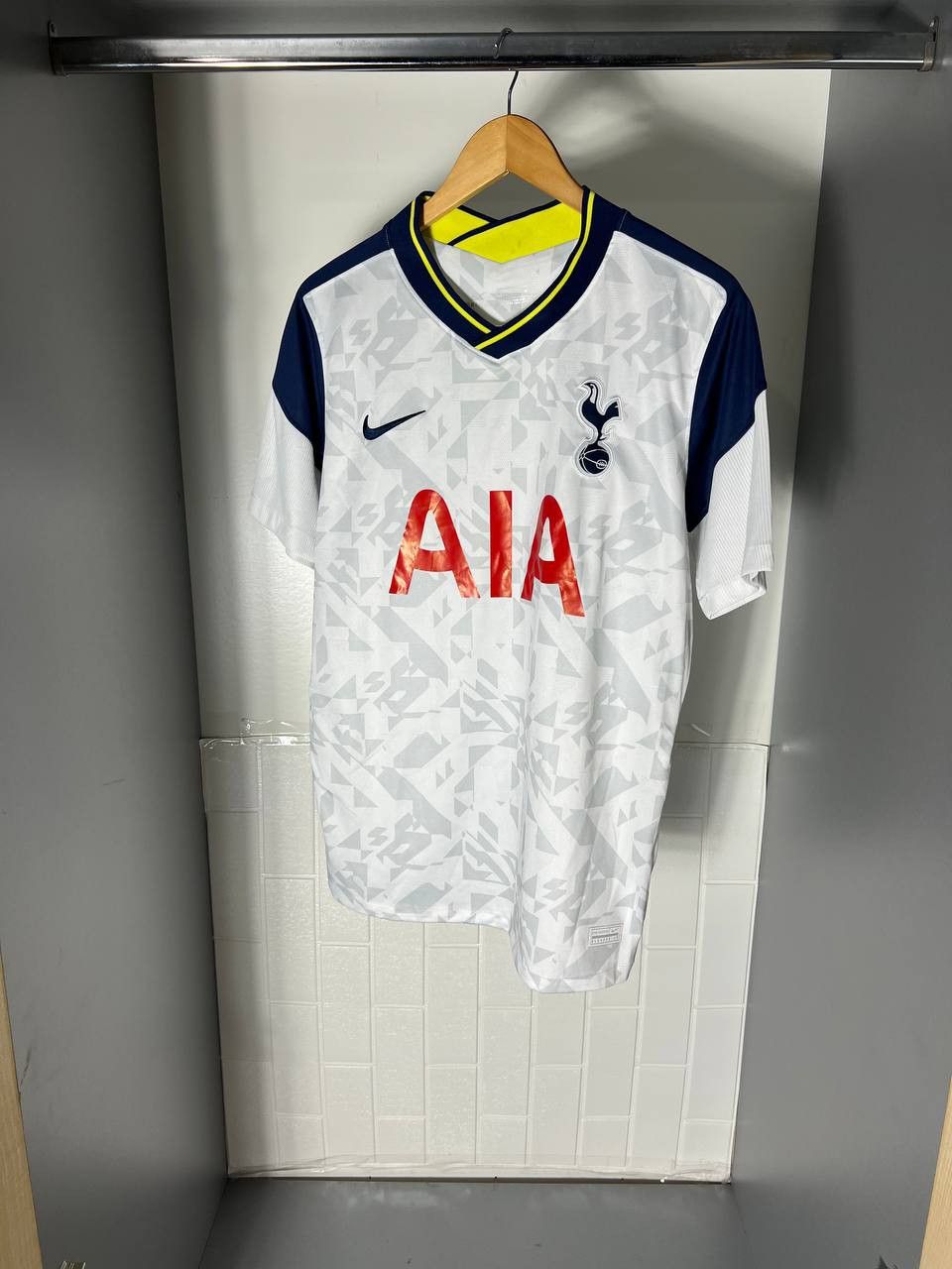 Vintage VERY RARE NIKE FC TOTTENHAM HOTSPUR ENGLAND SOCCER JERSRY Size US M / EU 48-50 / 2 - 4 Thumbnail