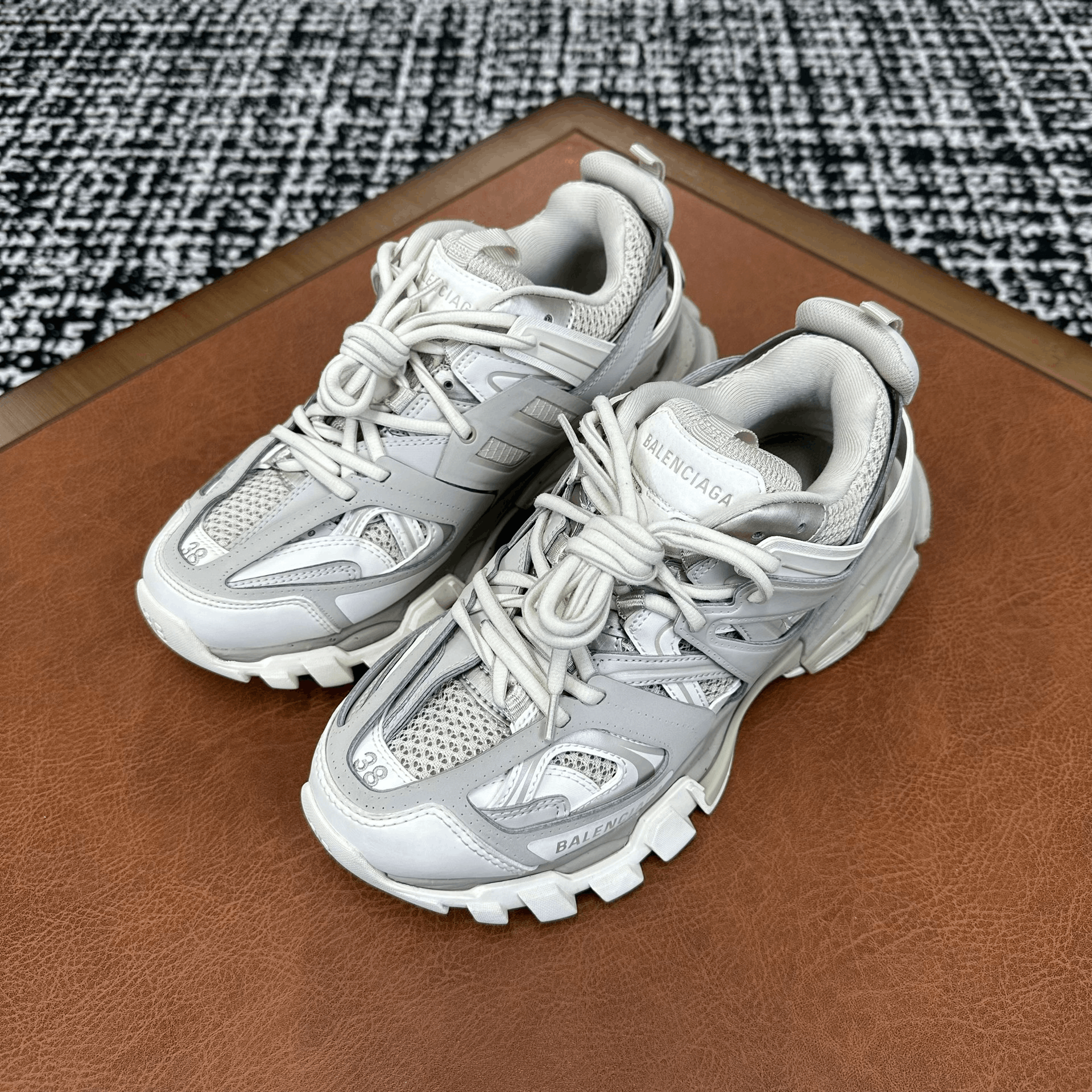 Balenciaga Balenciaga Brown Lowtop Sneakers it_38 Women Size US 8 / IT 38 - 1 Thumbnail
