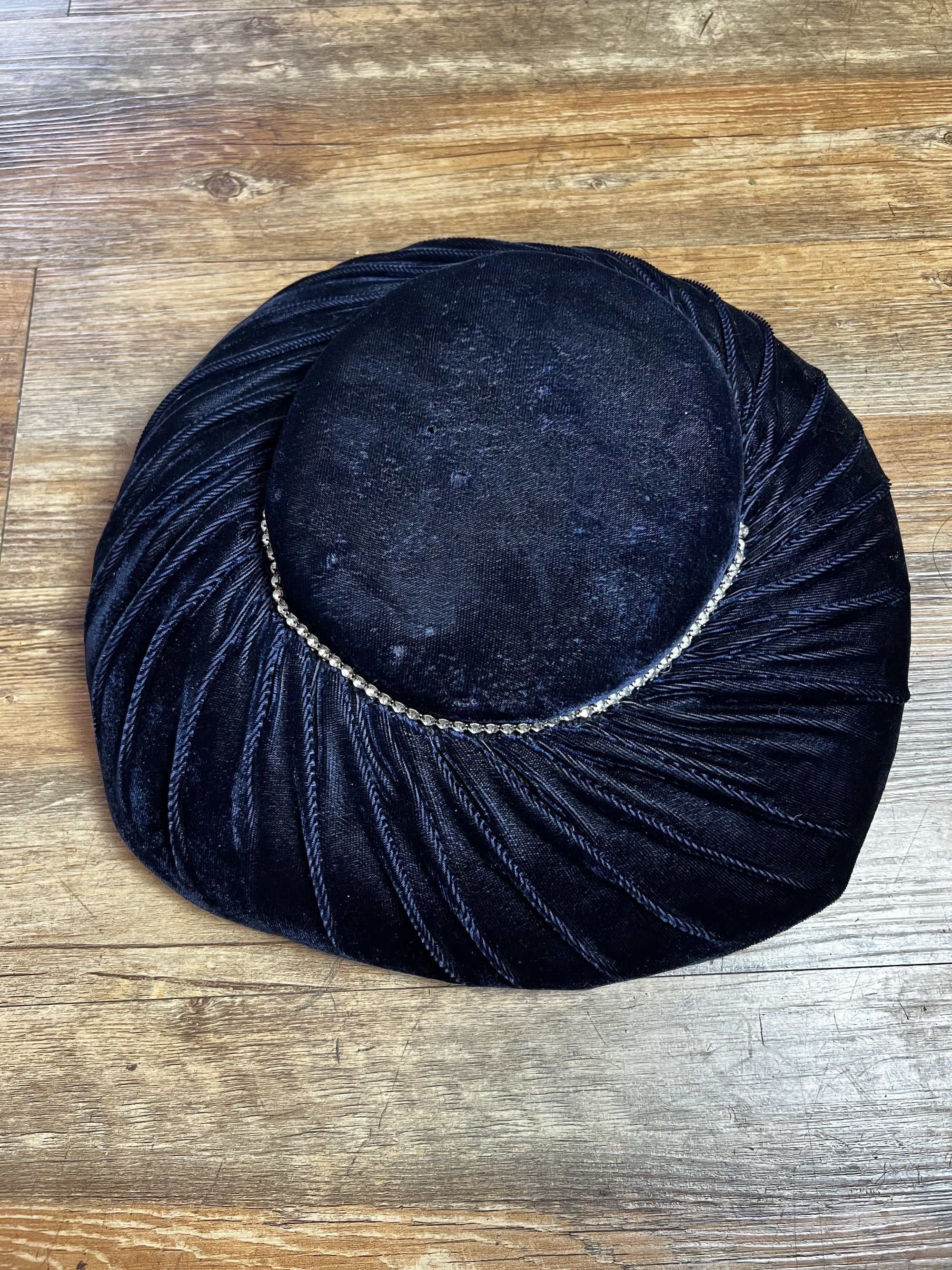 Vintage Vintage 1950s Wide Brim Velvet Platter Hat w Rhinestone Trim Size ONE SIZE - 2 Thumbnail