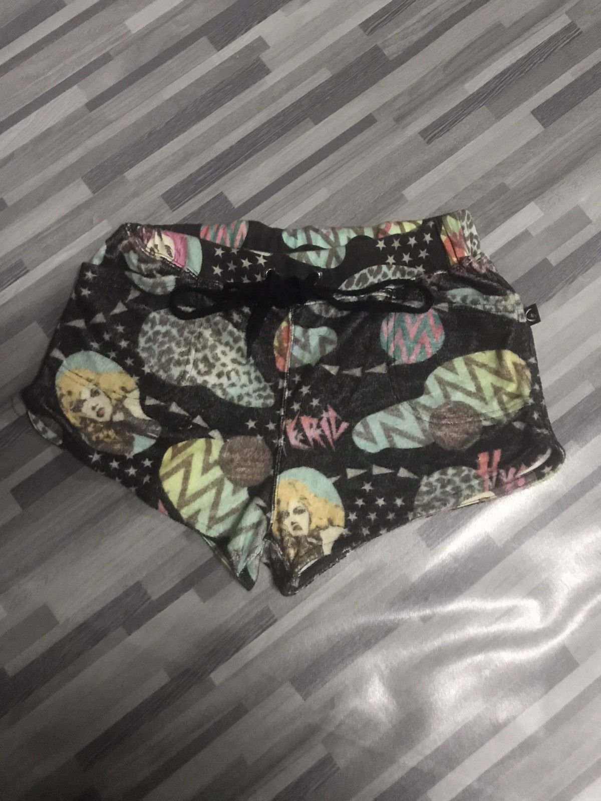 Hysteric Glamour Hysteric Glamour Full Print Women Short Pant Made In Japan Size 26" / US 2 / IT 38 - 1 Thumbnail