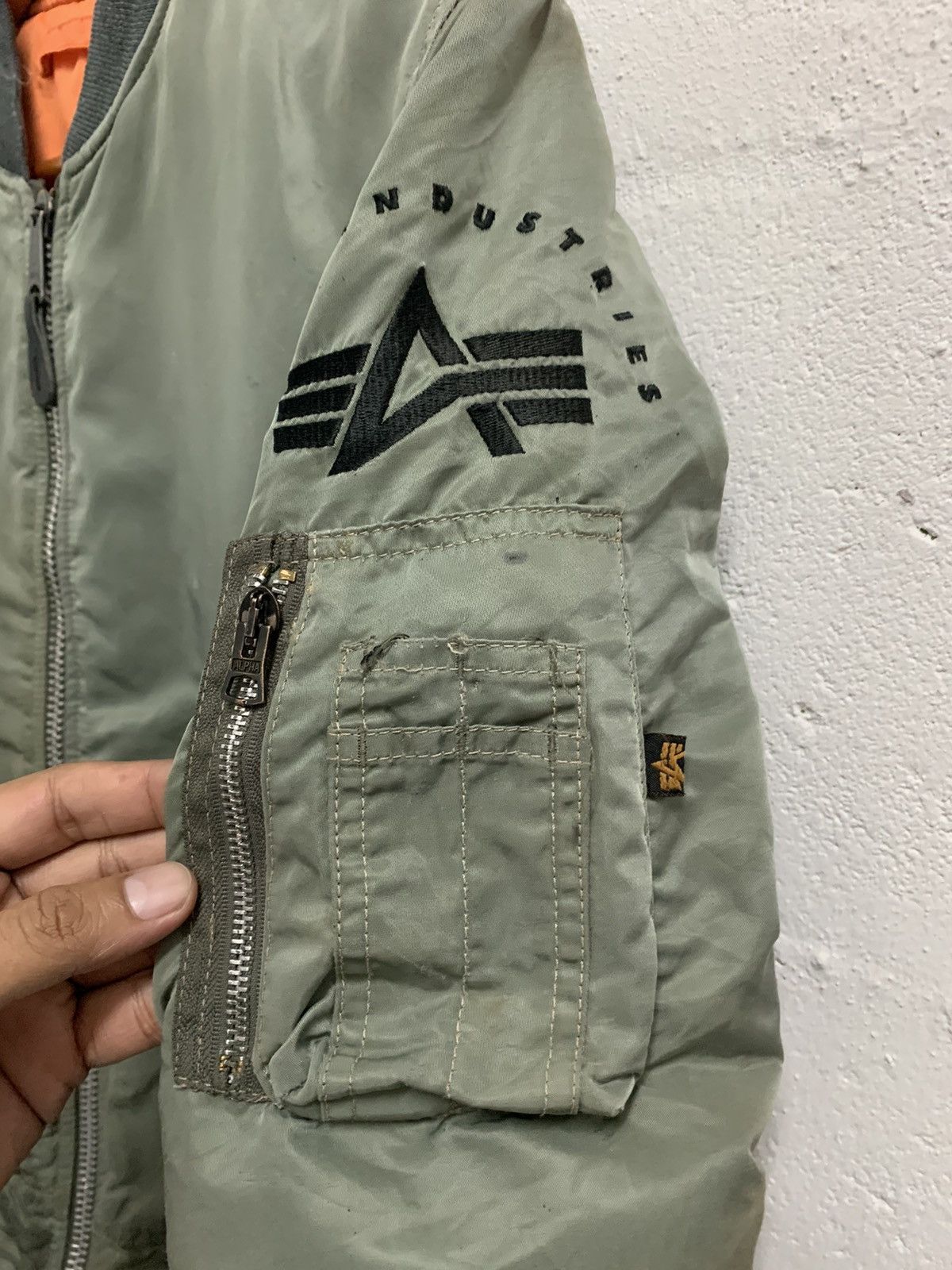 Alpha Industries Vintage Alpha Industries Riversible Distressed Bomber Jacket Size US L / EU 52-54 / 3 - 5 Thumbnail