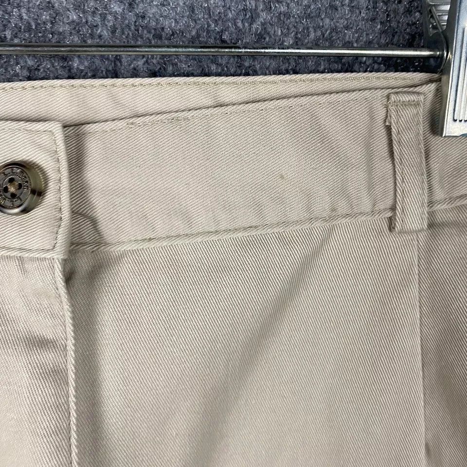 L.L. Bean LL Bean Chino Shorts Women's Size 12 Adults 30" Waist Size 34" / US 12 / IT 48 - 2 Thumbnail
