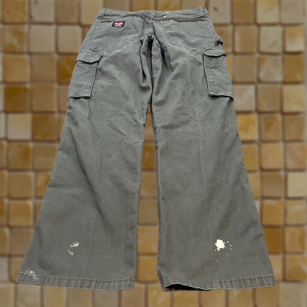 Wrangler Wrangler Workwear Pants Mens 32x32 Gray Cargo Double Knee Grunge Distressed Y2K Cargo Pants Mens Gray Wrangler RIGGS Workwear Size US 32 / EU 48 - 1 Thumbnail