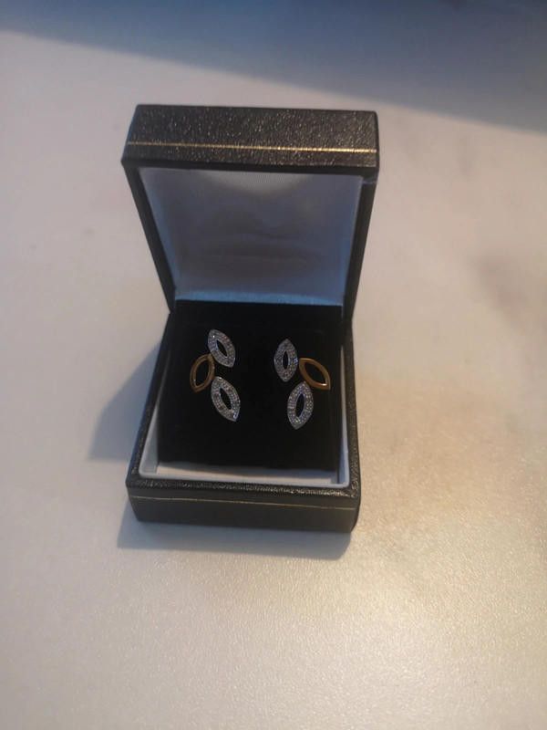9ct gold 10p diamond 3 grams earring