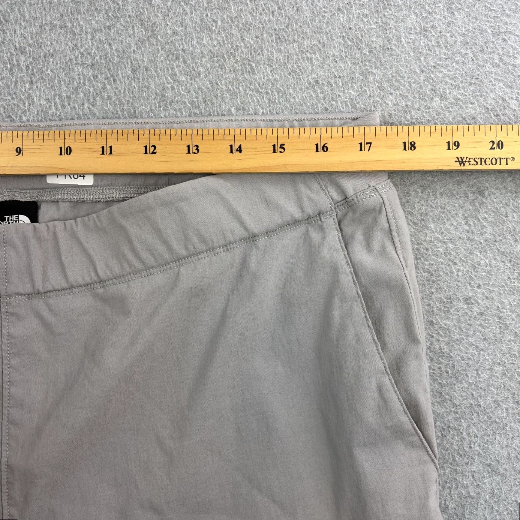 The North Face The North Face Pants Womens 1X Gray Jogger Elastic Pocket Zip Pocket Plus Slim Tapered Leg Activewear Hiking Travel 26.5 Inseam Womens Size 40" / US 18 - 2 Thumbnail