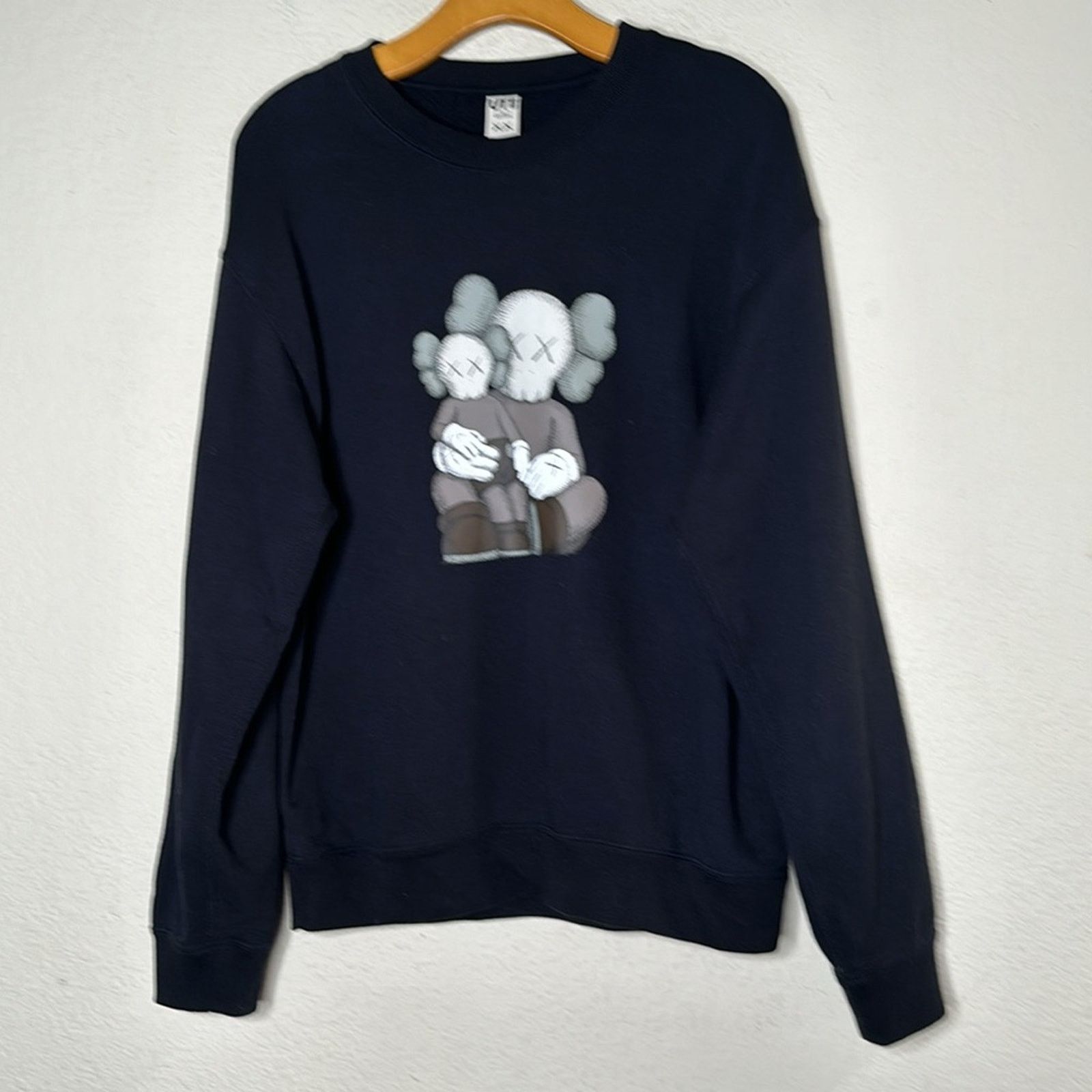 Kaws × Uniqlo NEW UNIQLO x KAWS Crewneck Sweatshirt Black Size Small Black Size US S / EU 44-46 / 1 - 10 Thumbnail