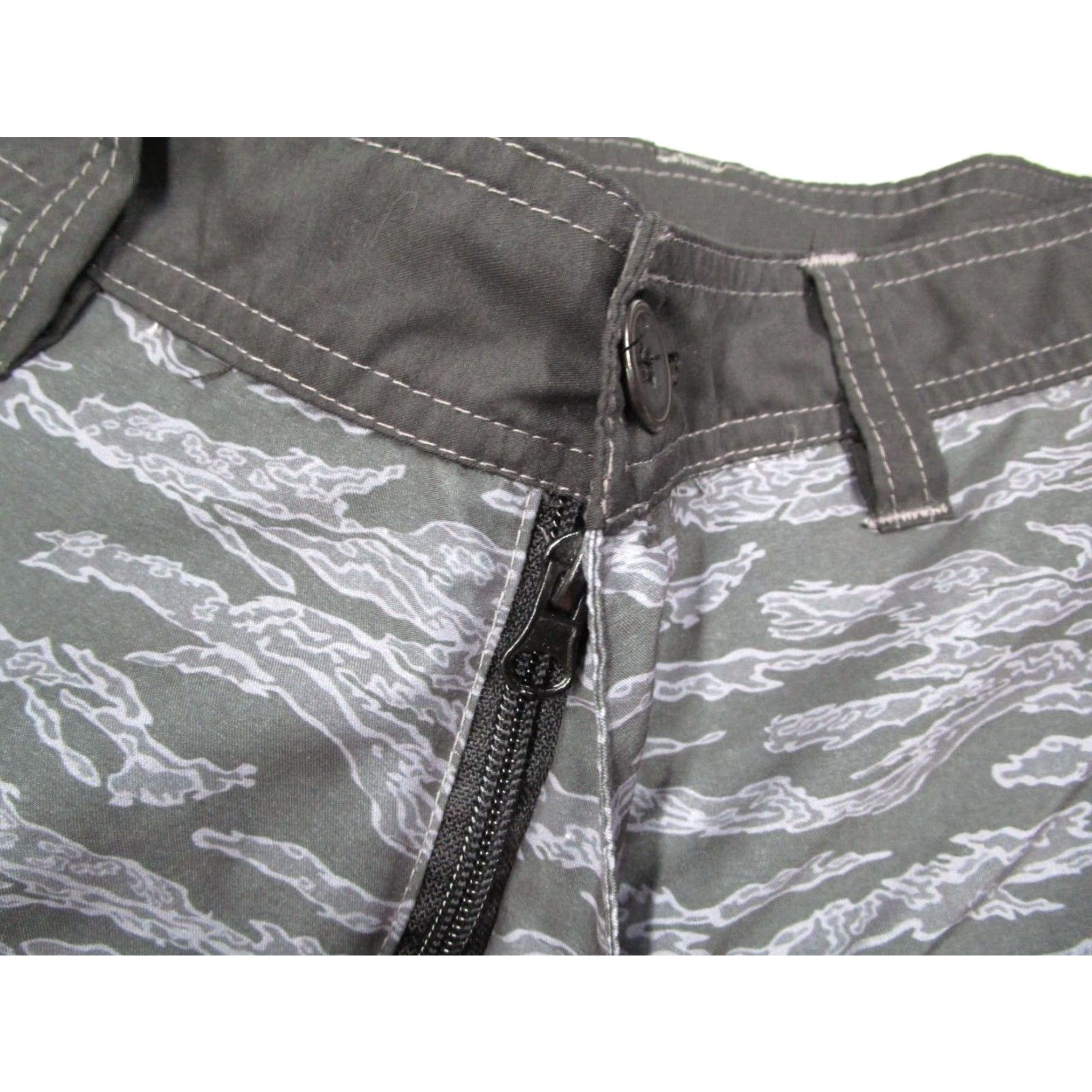 Vintage Angler Wear Mens 32 Gray Tiger Stripe Camo Cargo Shorts Nylon Outdoor Work Size US 32 / EU 48 - 5 Thumbnail