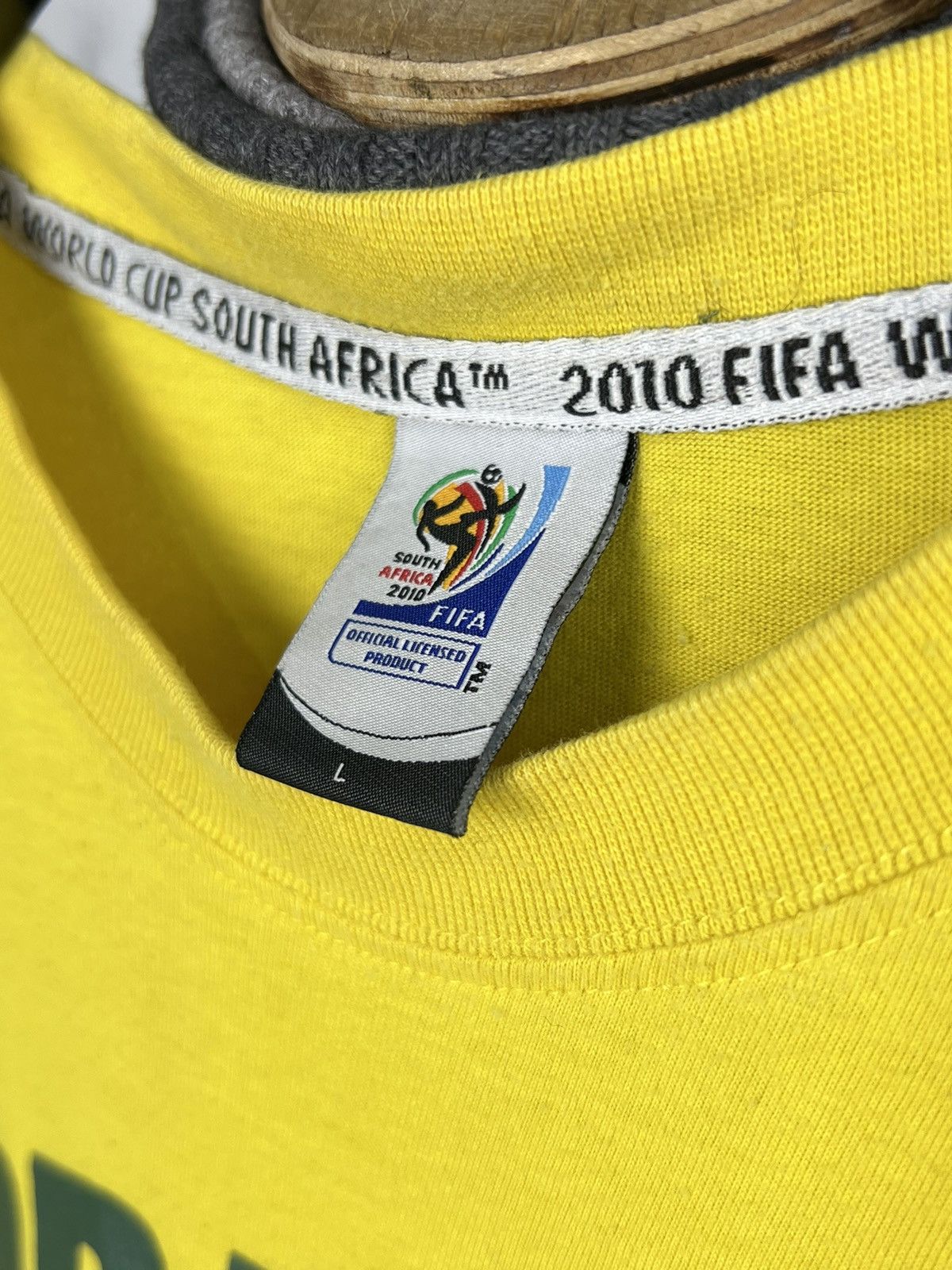 Vintage Brazil 2010 FIFA World Cup T-Shirt Size M - L Size US L / EU 52-54 / 3 - 6 Thumbnail