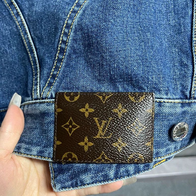 Louis Vuitton Louis Vuitton size 36 Blue Badge Patch Long Sleeve Single Size US M / EU 48-50 / 2 - 5 Thumbnail