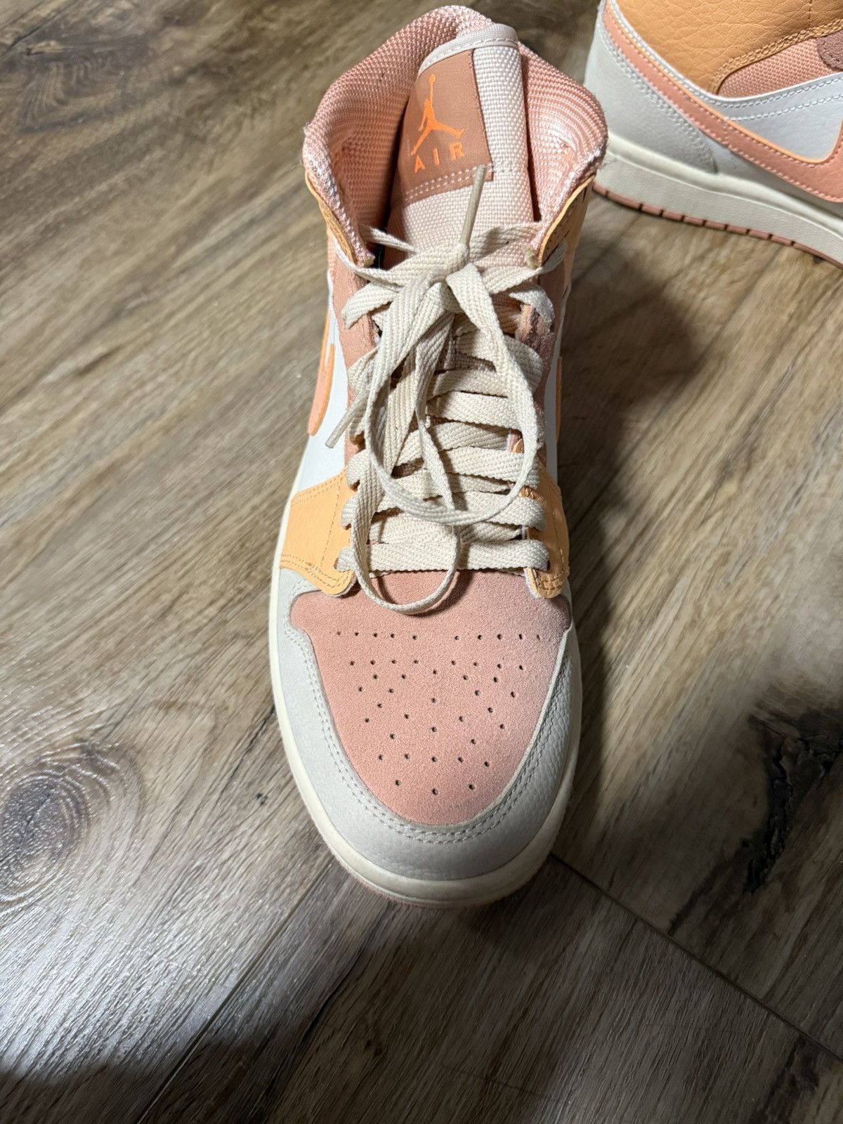 Nike 2021 Wmns Air Jordan 1 Mid 'Apricot' Size US 9 / IT 39 - 10 Thumbnail
