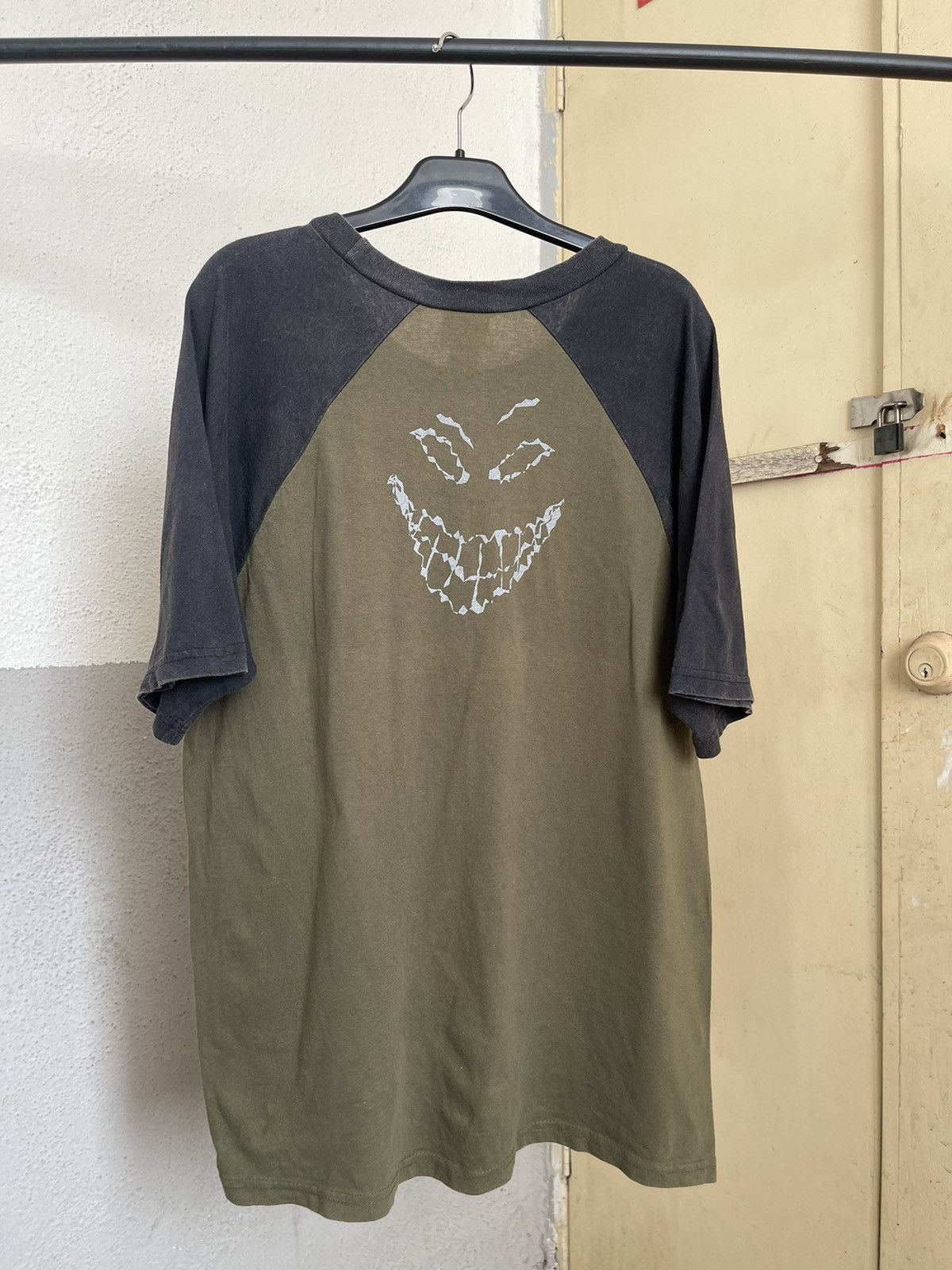 Vintage Vintage 2000 Disturbed Baseball 2 Tones Shirt Size US L / EU 52-54 / 3 - 5 Thumbnail